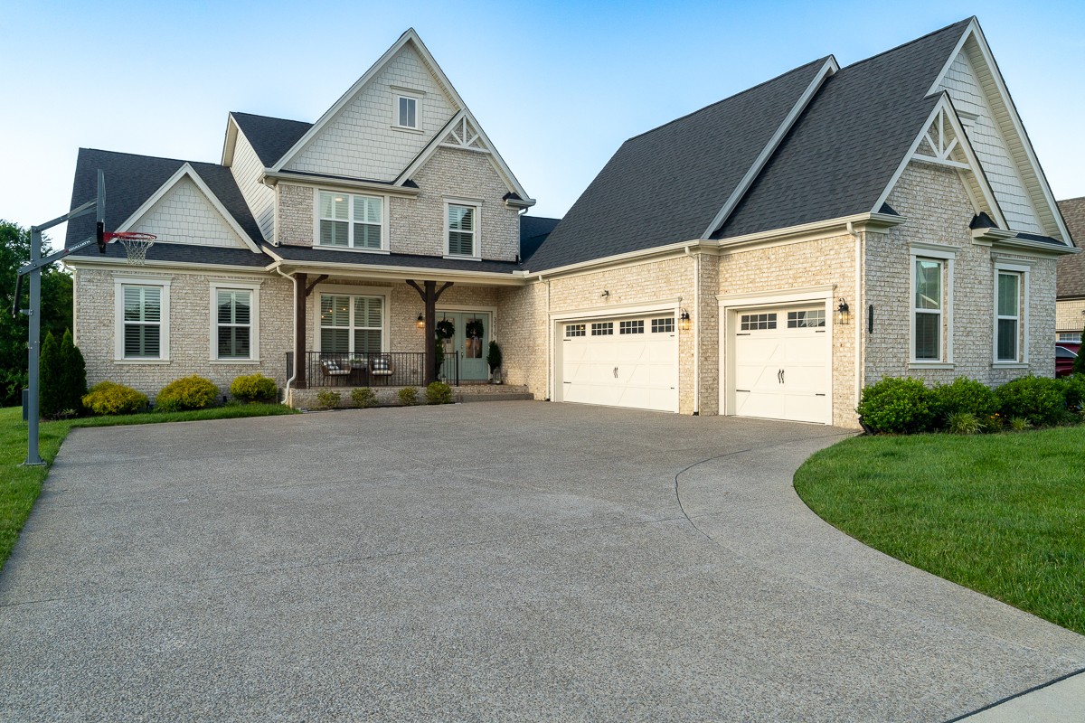 3219 Bradfield Dr