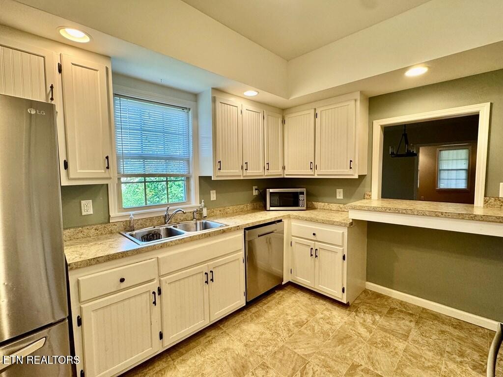 250 E Main East St