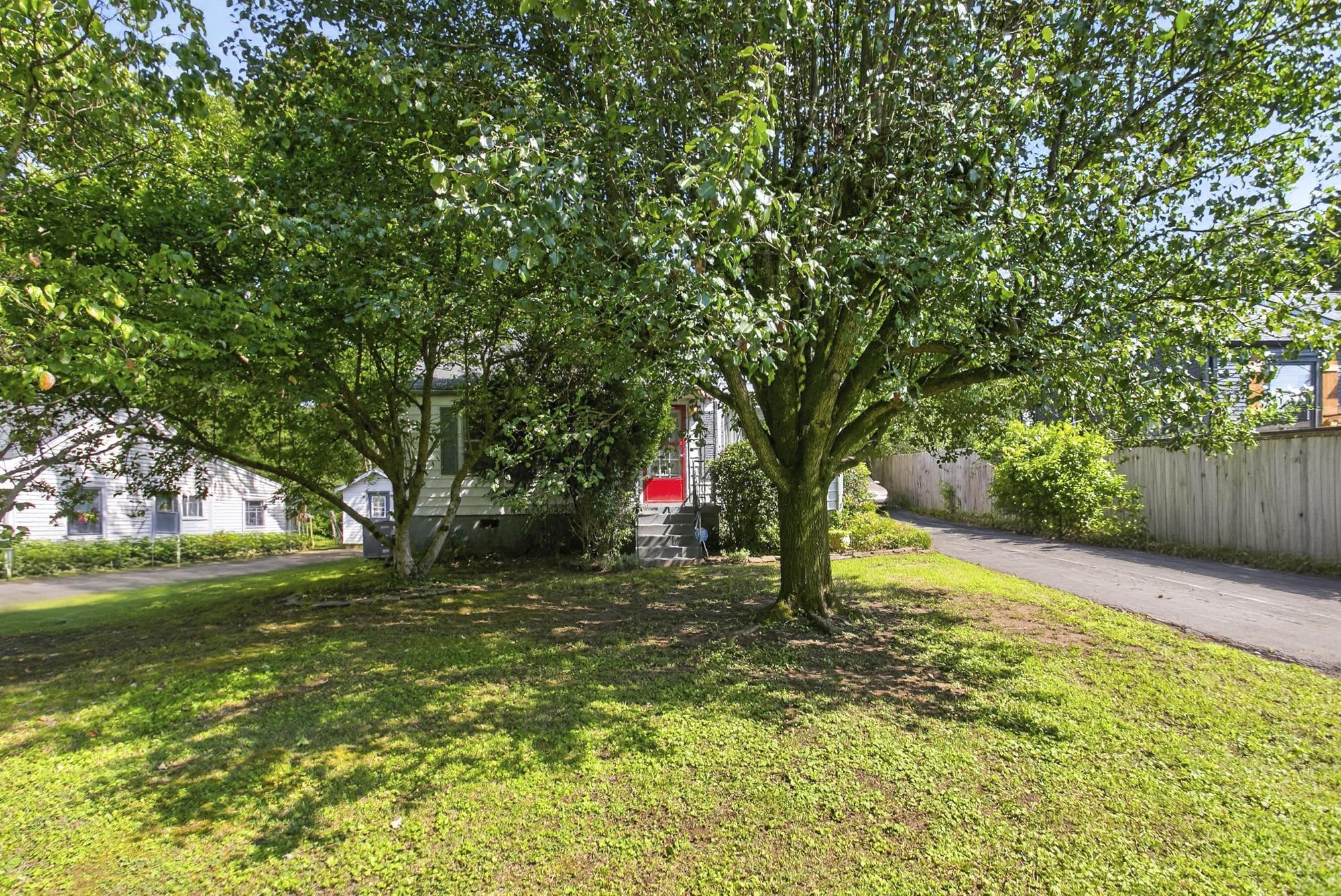 411 Lanier Dr - Photo 3