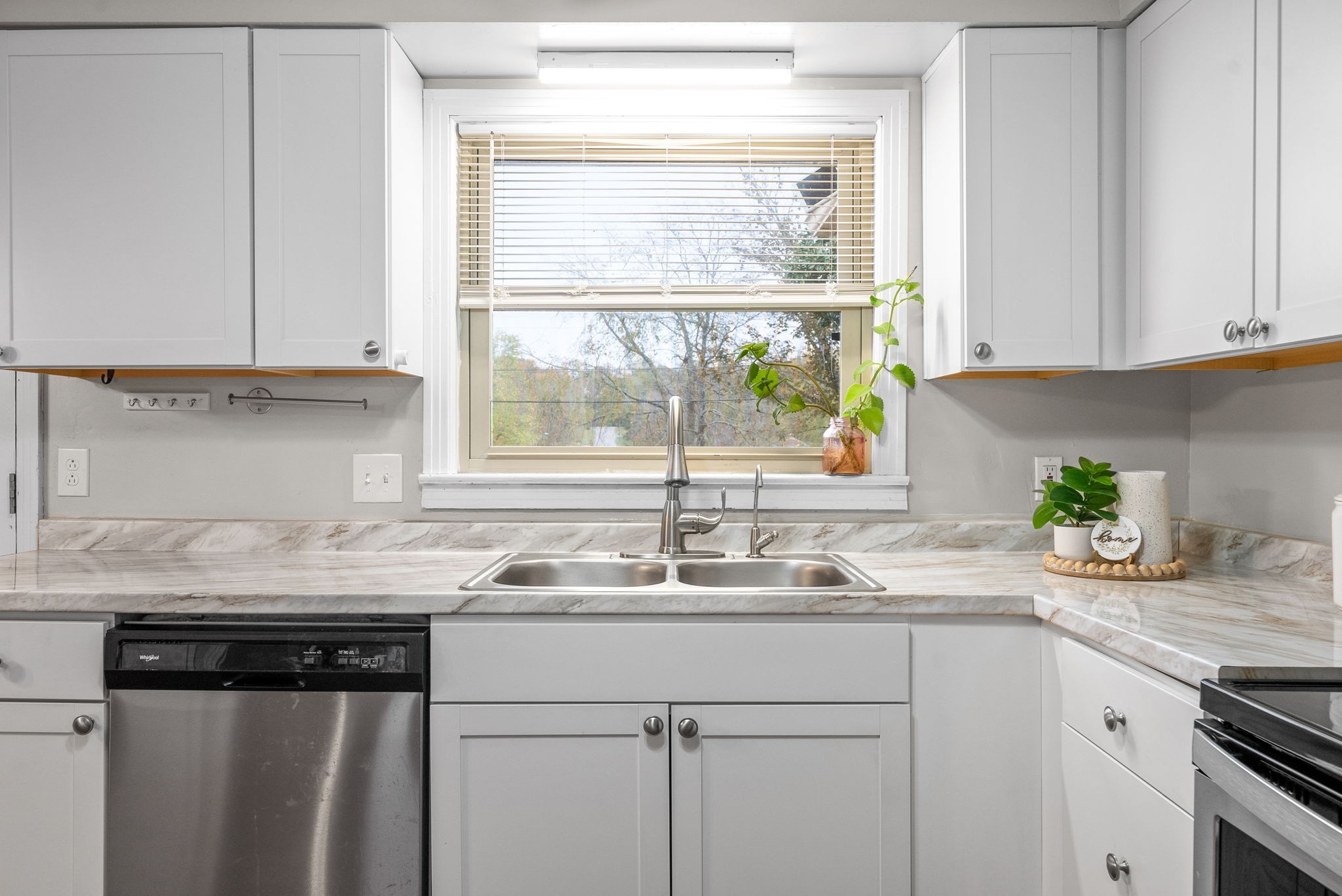 Clarksville, Tennessee 37043, United States, 4 Bedrooms Bedrooms, ,2 BathroomsBathrooms,Residential,Active,156962