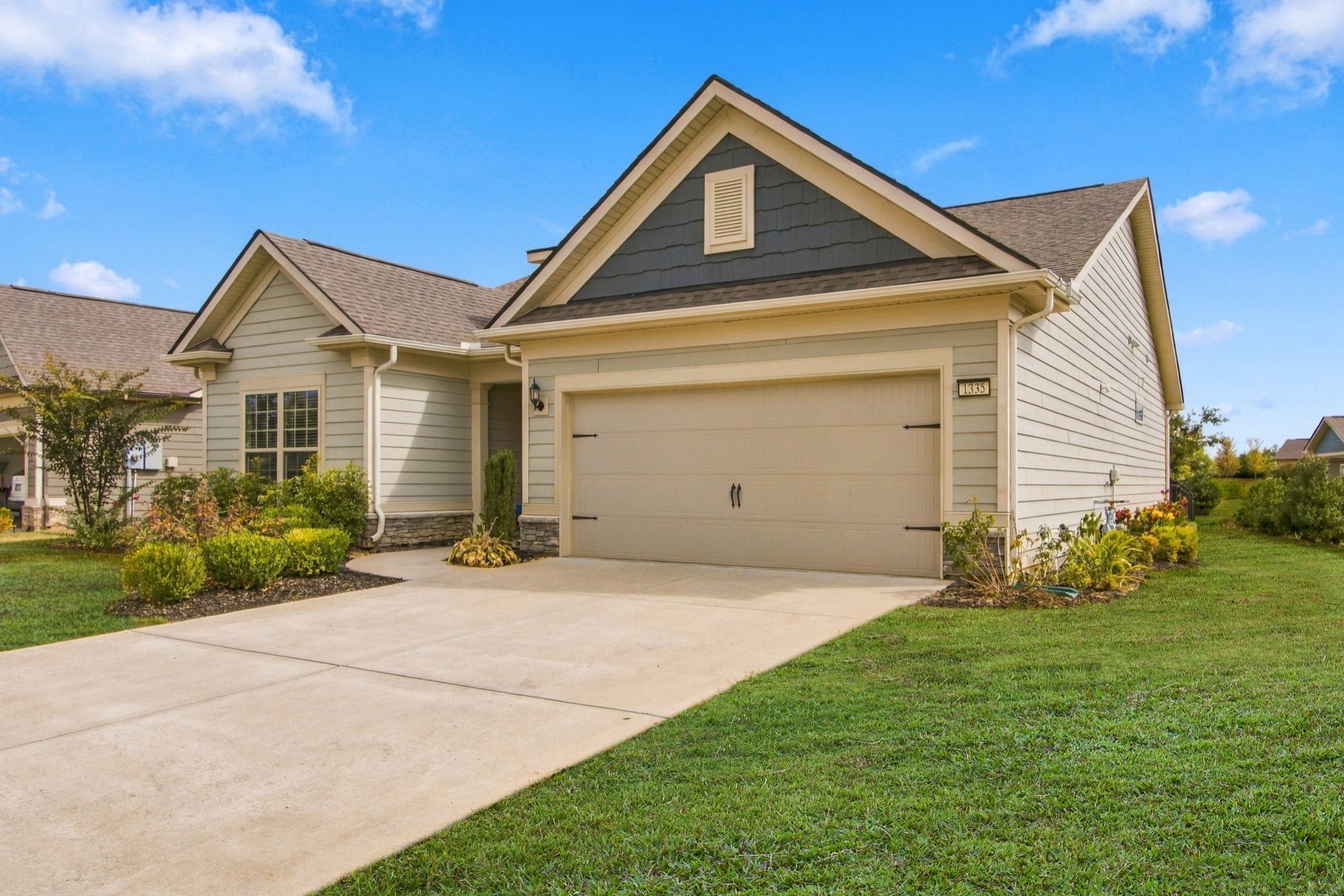 1335 Madison Ln