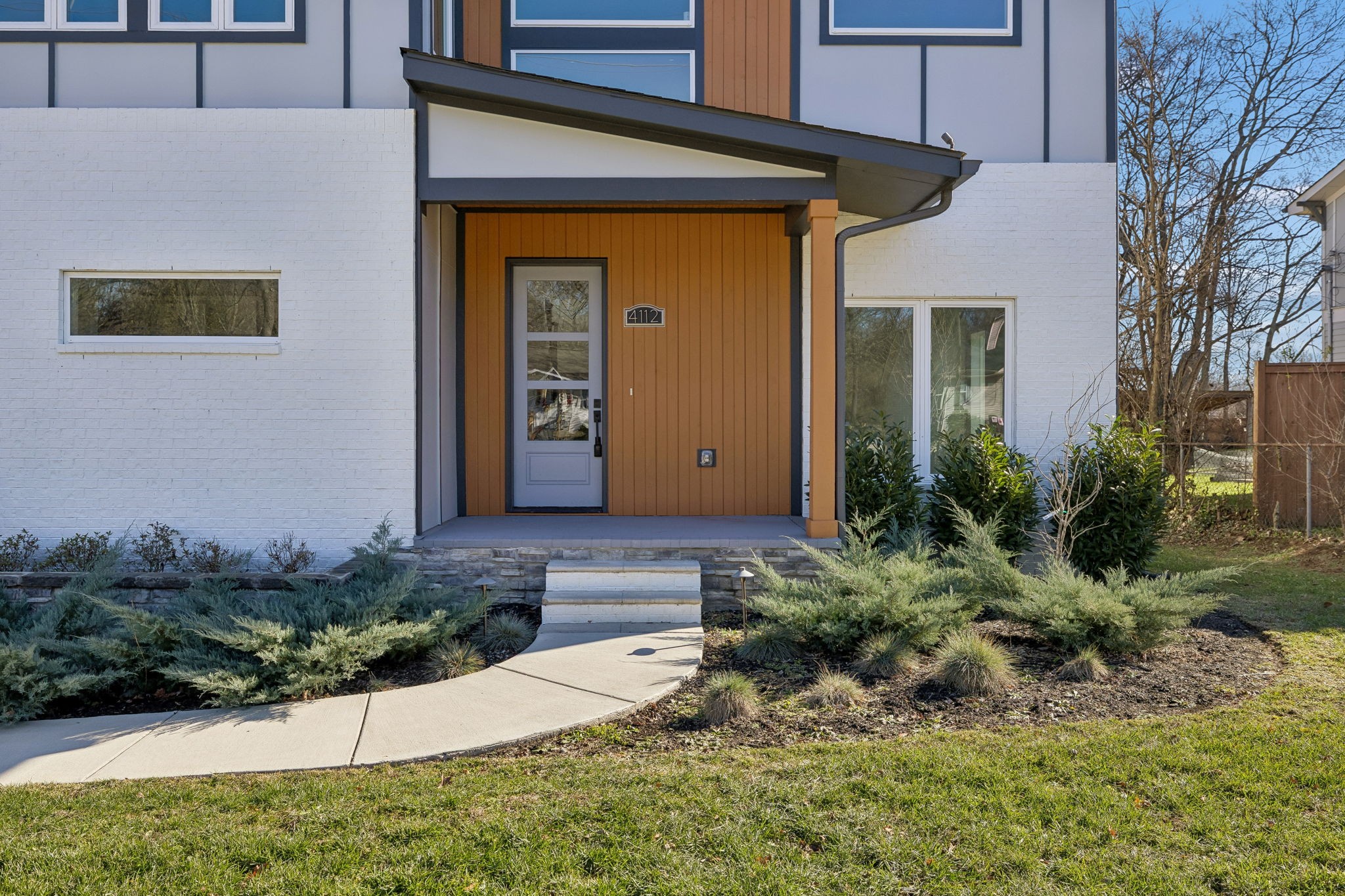 4112 Saunders Ave