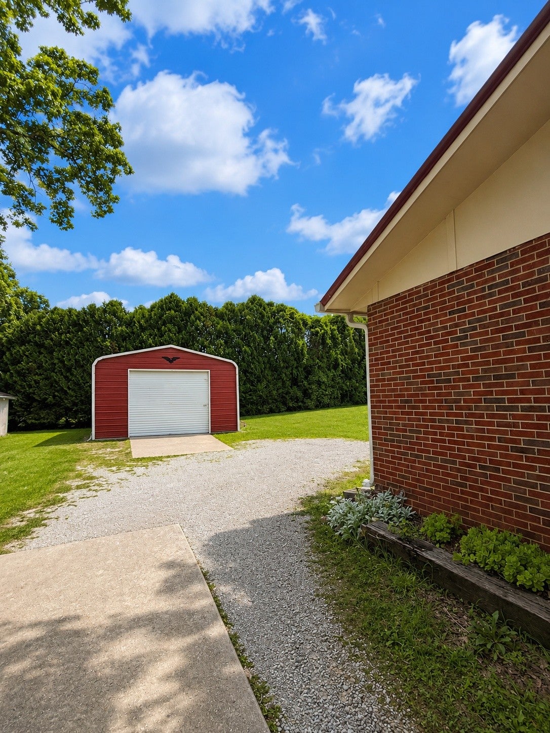 204 Lakeshore Dr