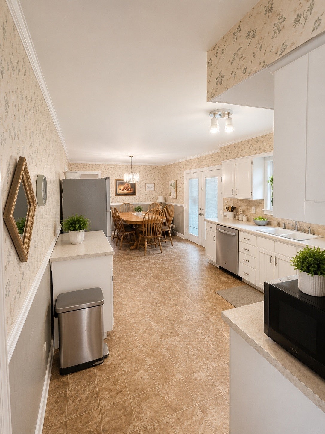 204 Lakeshore Dr