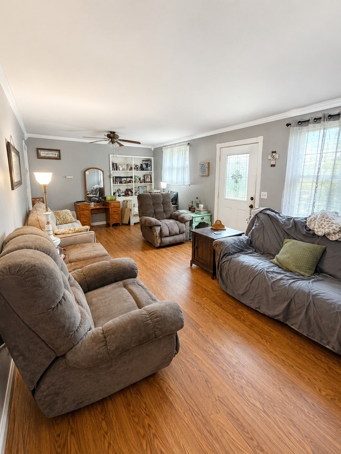 204 Lakeshore Dr