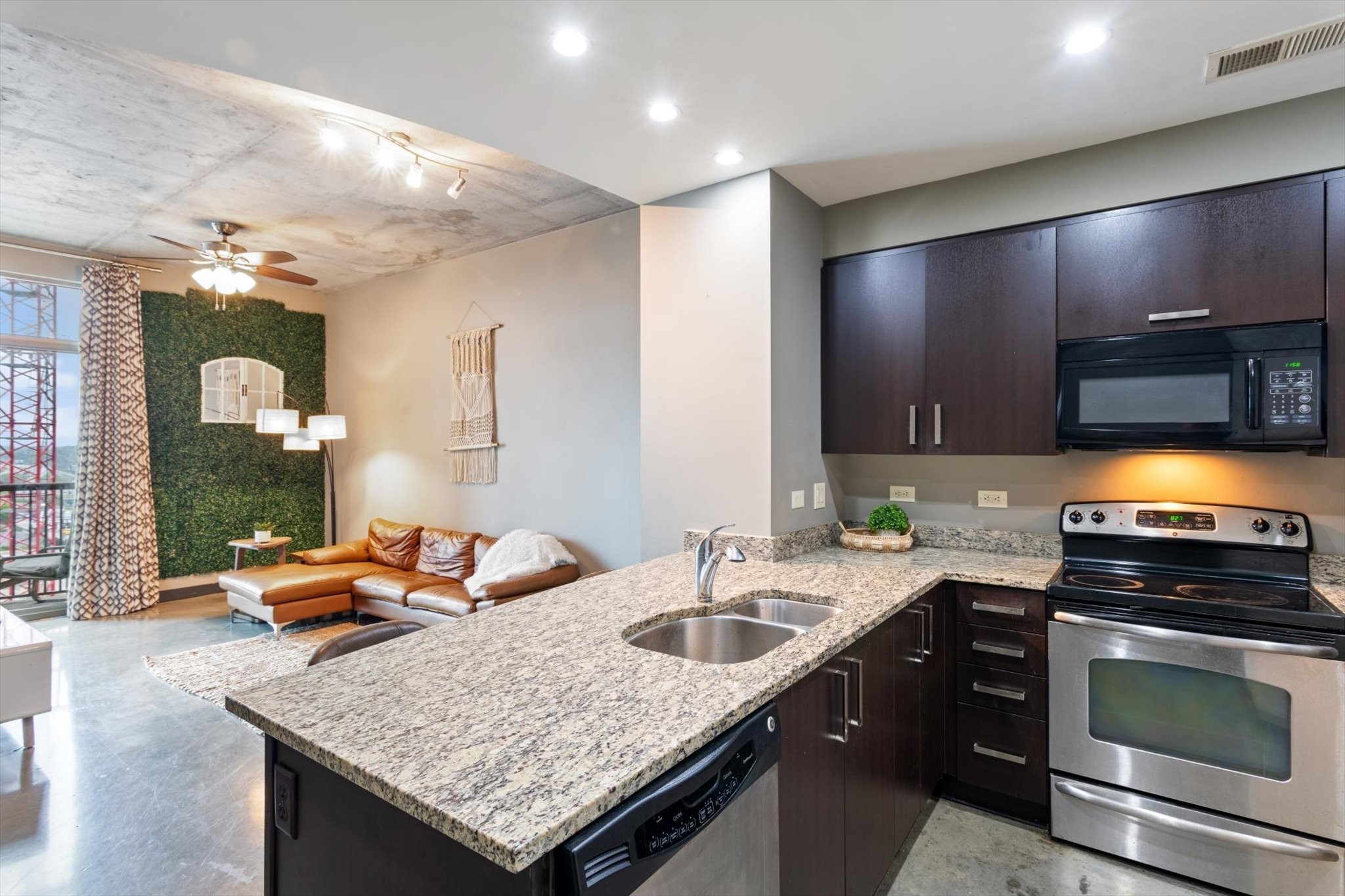 1510 Demonbreun St 706