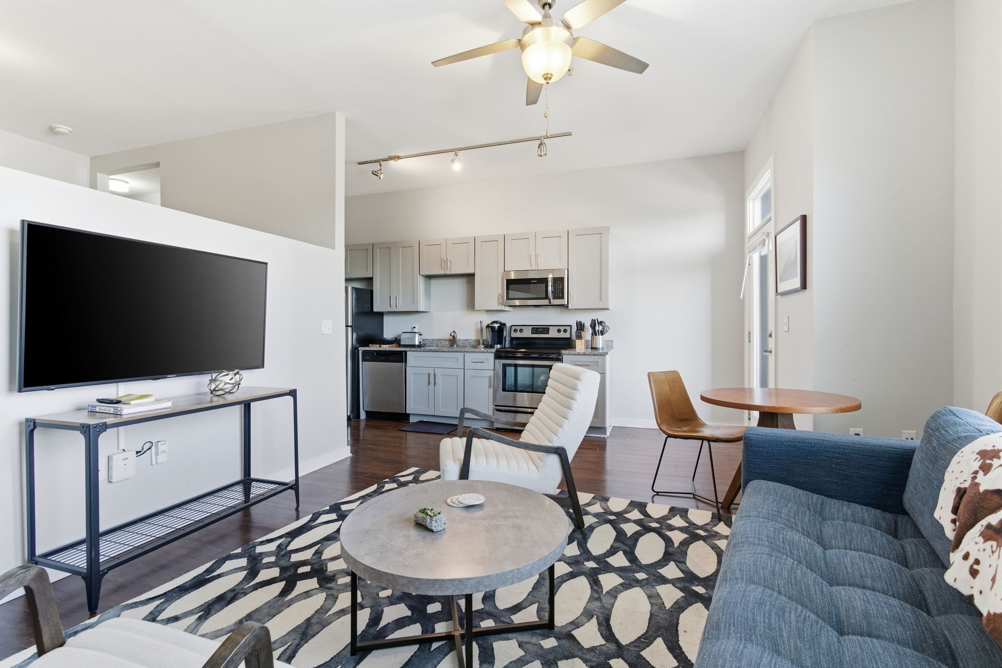 1700 Belcourt Ave 303