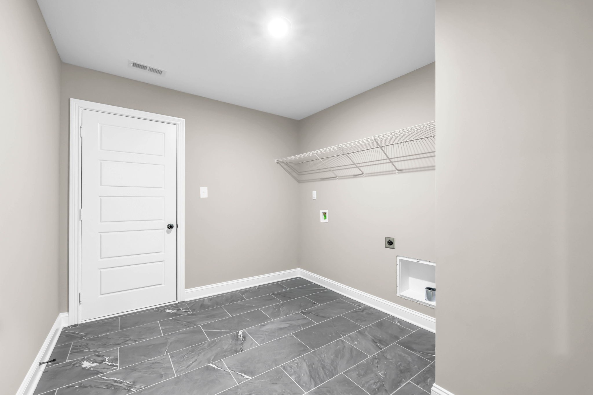 Clarksville, Tennessee 37042, United States, 3 Bedrooms Bedrooms, ,2 BathroomsBathrooms,Residential,Active,173964