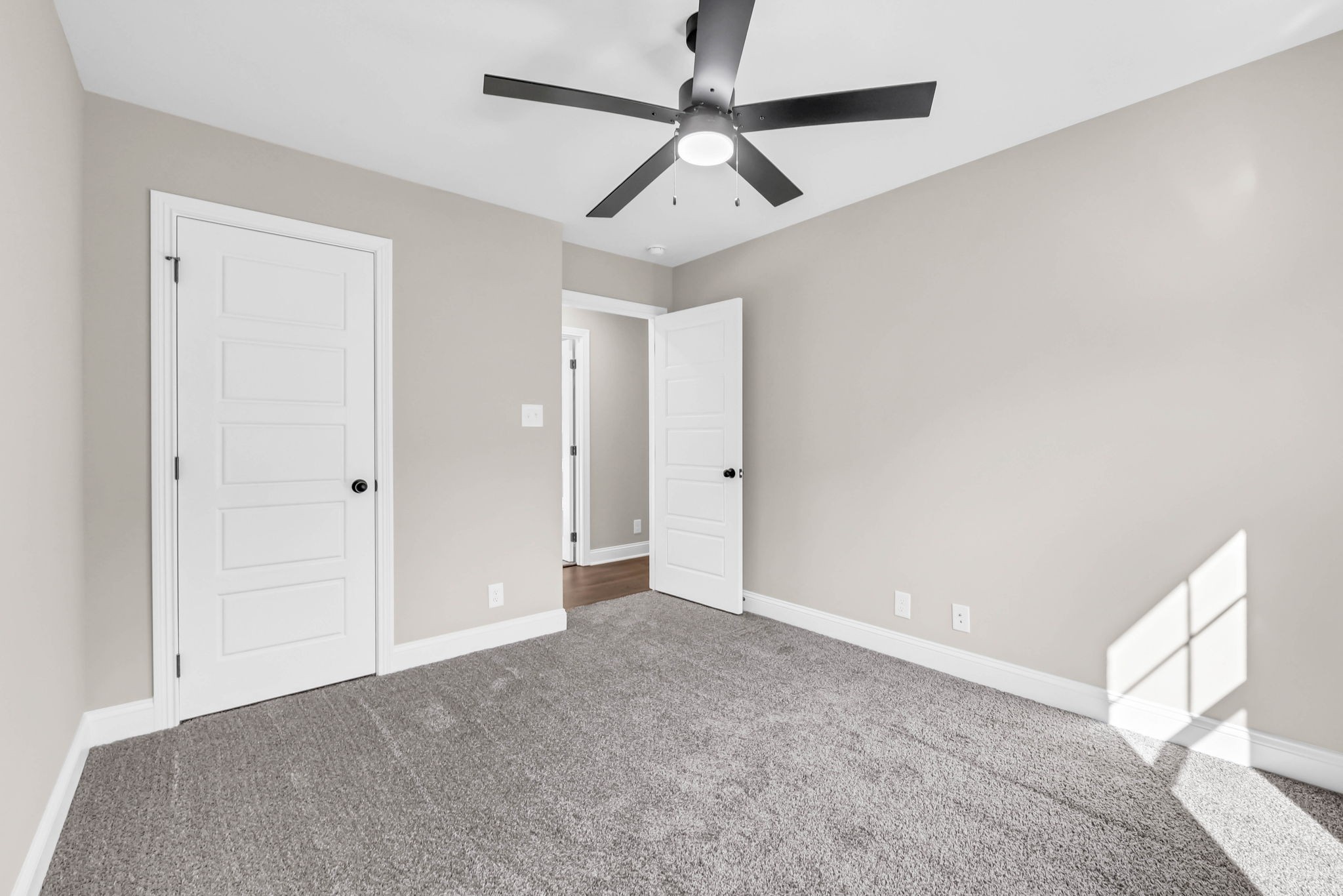 Clarksville, Tennessee 37042, United States, 3 Bedrooms Bedrooms, ,2 BathroomsBathrooms,Residential,Active,173964