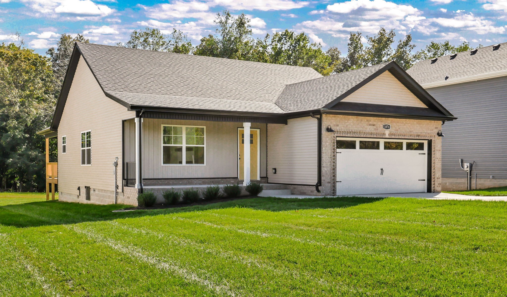 Clarksville, Tennessee 37042, United States, 3 Bedrooms Bedrooms, ,2 BathroomsBathrooms,Residential,Active,173964