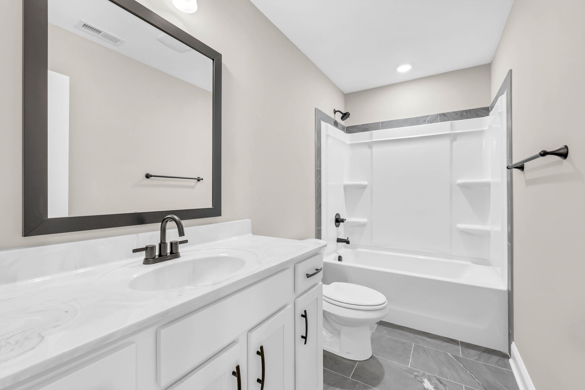 Clarksville, Tennessee 37042, United States, 3 Bedrooms Bedrooms, ,2 BathroomsBathrooms,Residential,Active,173964