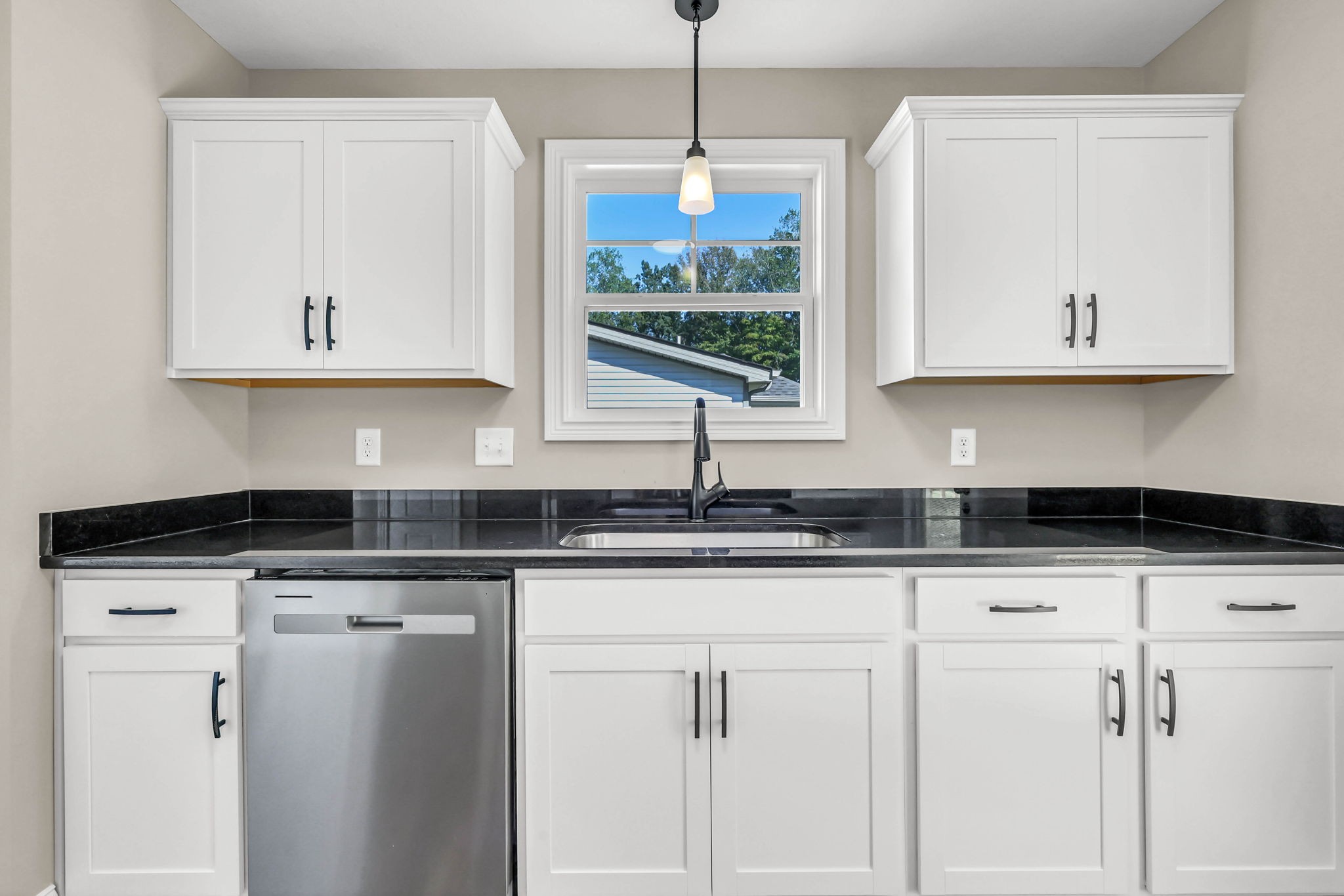 Clarksville, Tennessee 37042, United States, 3 Bedrooms Bedrooms, ,2 BathroomsBathrooms,Residential,Active,173964