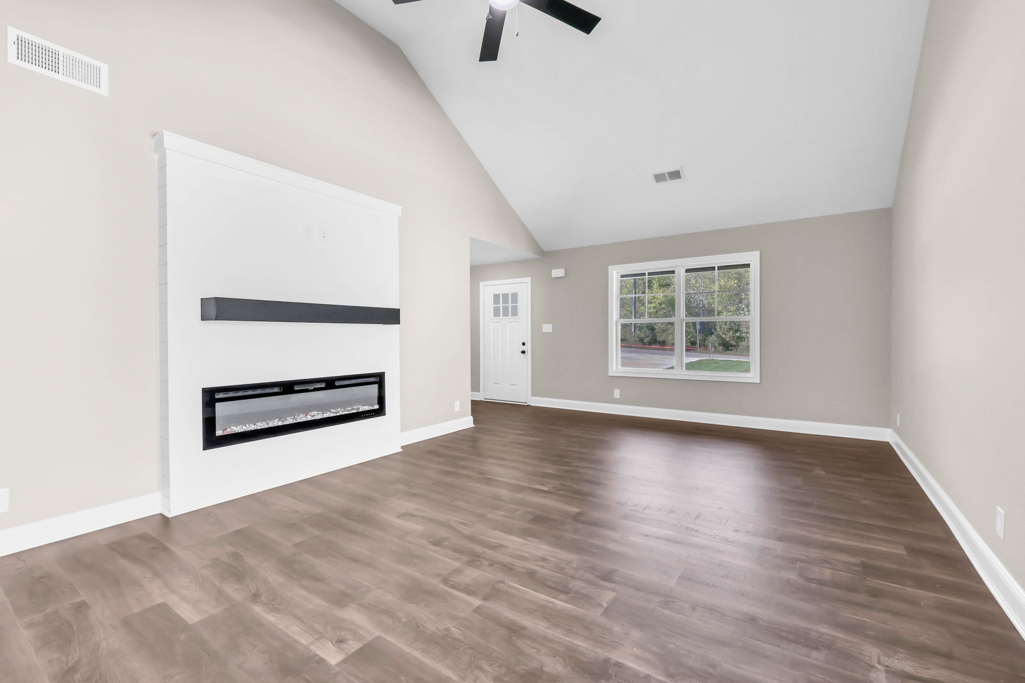 Clarksville, Tennessee 37042, United States, 3 Bedrooms Bedrooms, ,2 BathroomsBathrooms,Residential,Active,173964