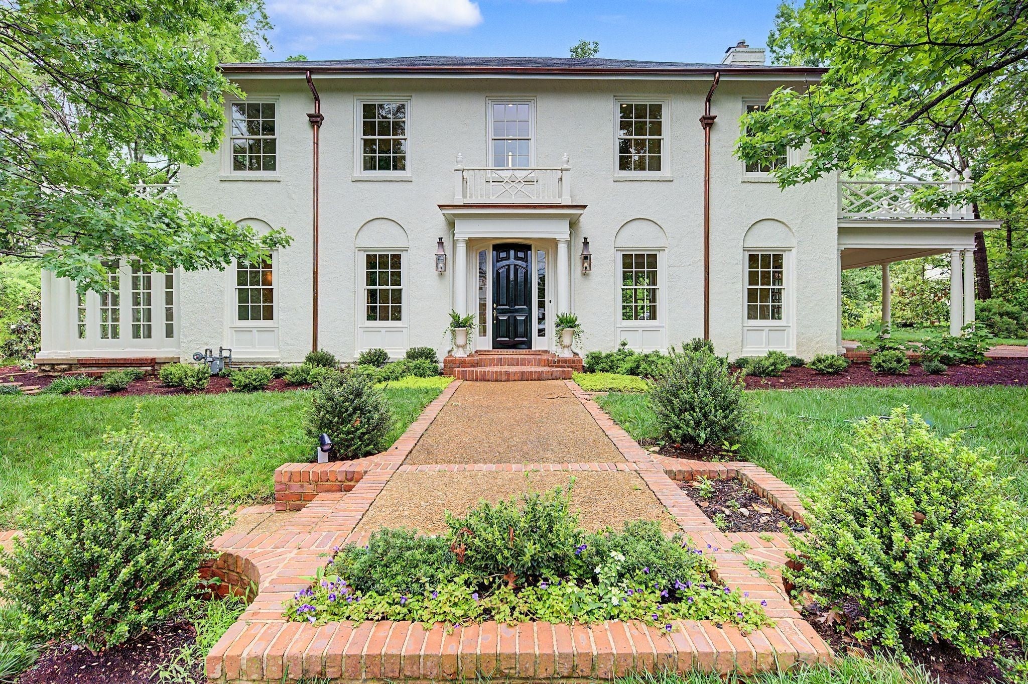 5.0-bed rental at 4428 Sheppard Pl