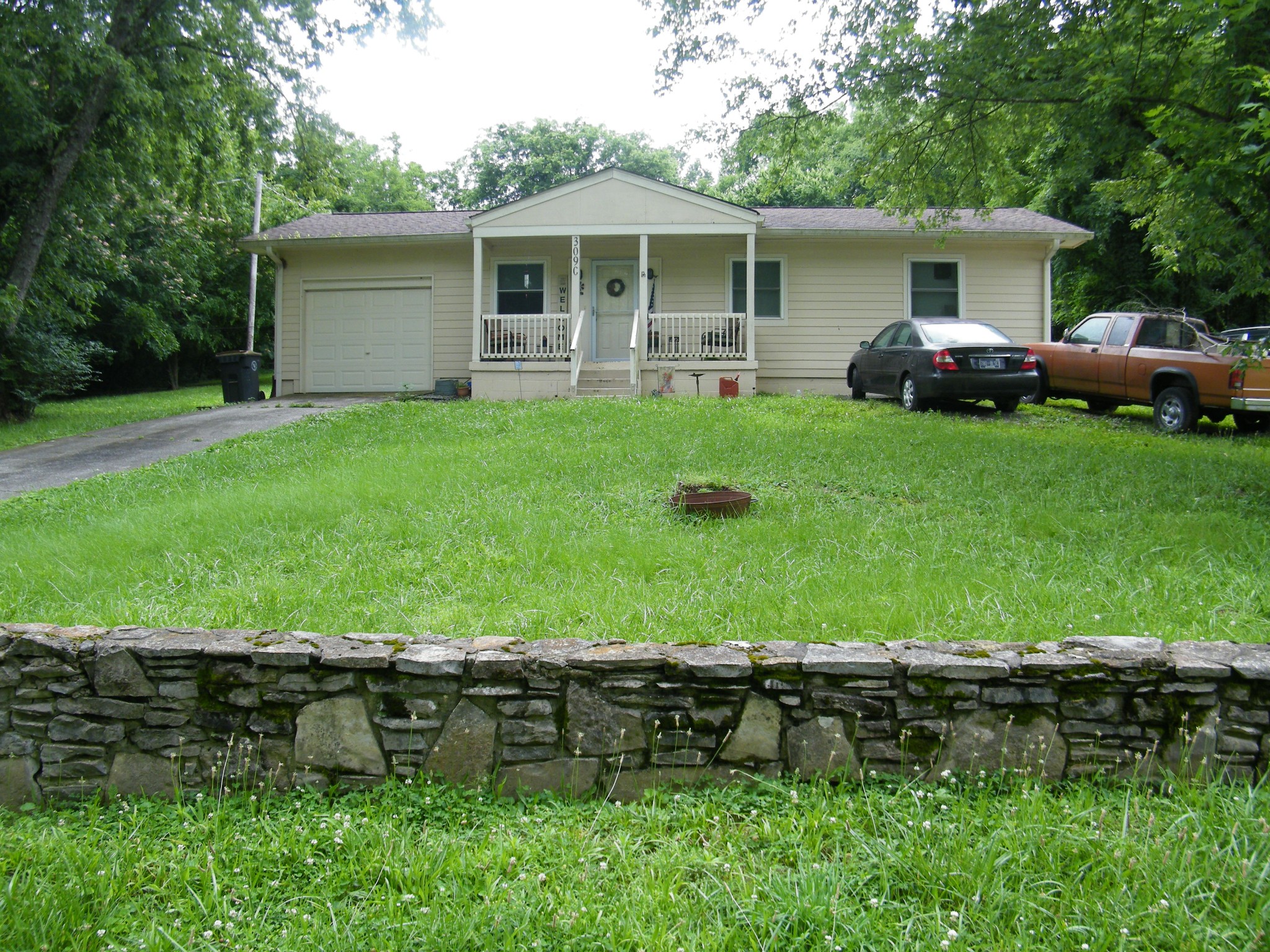 309 E Main St