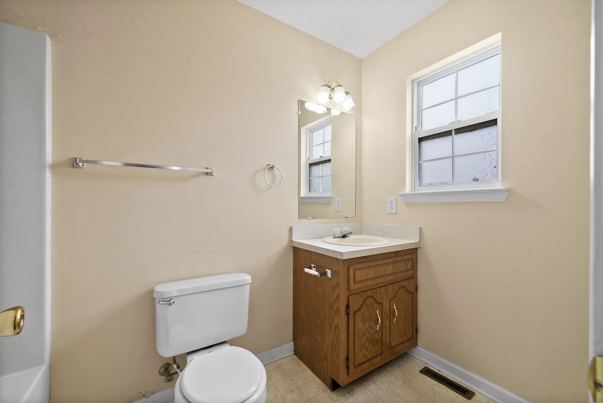 Clarksville, Tennessee 37042, United States, 3 Bedrooms Bedrooms, ,2 BathroomsBathrooms,Residential,Active,34688