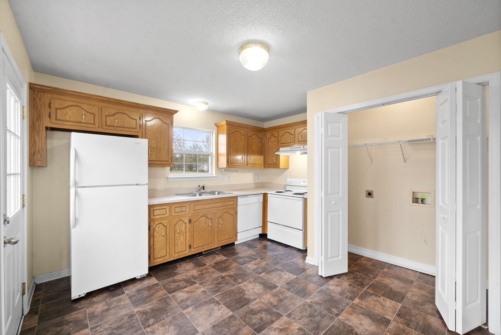 Clarksville, Tennessee 37042, United States, 3 Bedrooms Bedrooms, ,2 BathroomsBathrooms,Residential,Active,34688