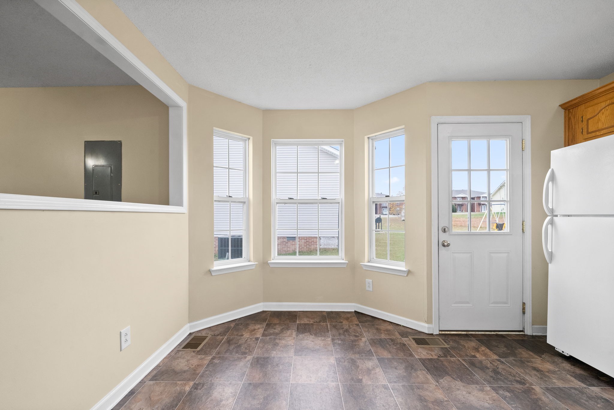 Clarksville, Tennessee 37042, United States, 3 Bedrooms Bedrooms, ,2 BathroomsBathrooms,Residential,Active,34688