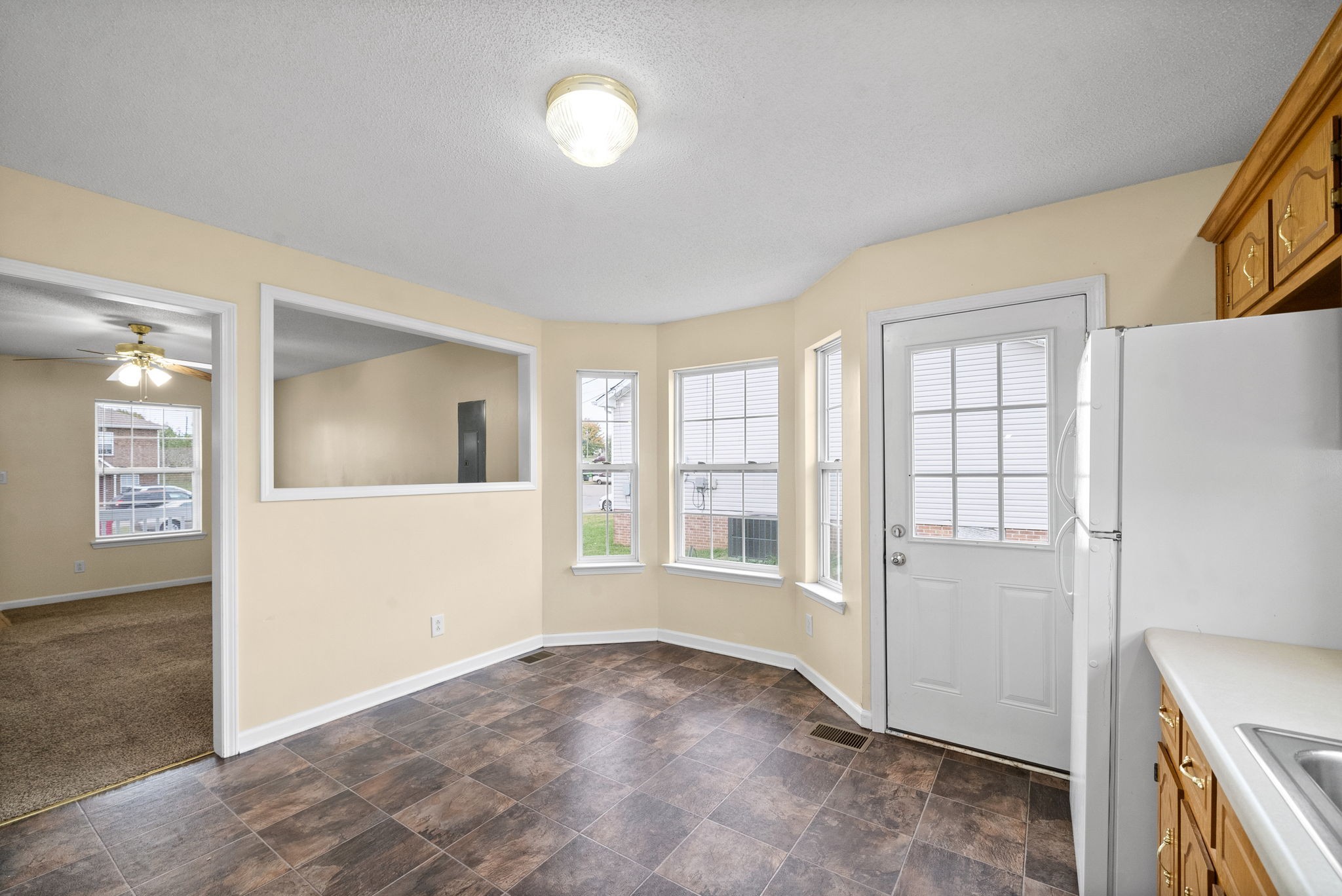 Clarksville, Tennessee 37042, United States, 3 Bedrooms Bedrooms, ,2 BathroomsBathrooms,Residential,Active,34688
