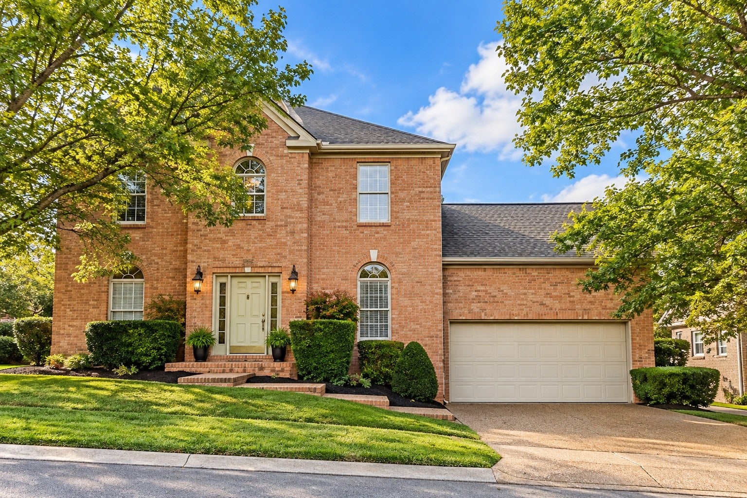 3-bed listing at 143 Middleboro Cir, Franklin