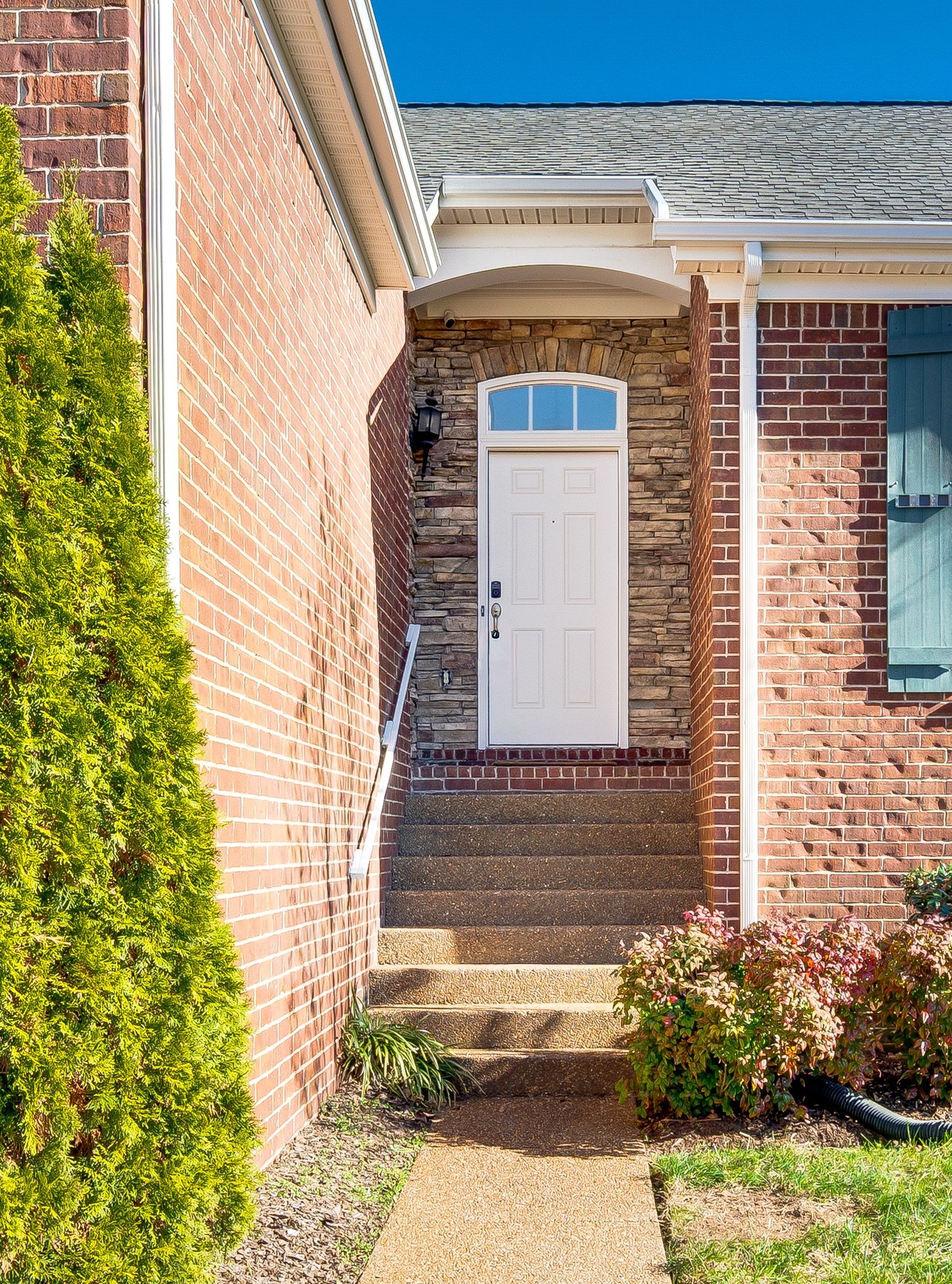 1304 W Running Brook Rd