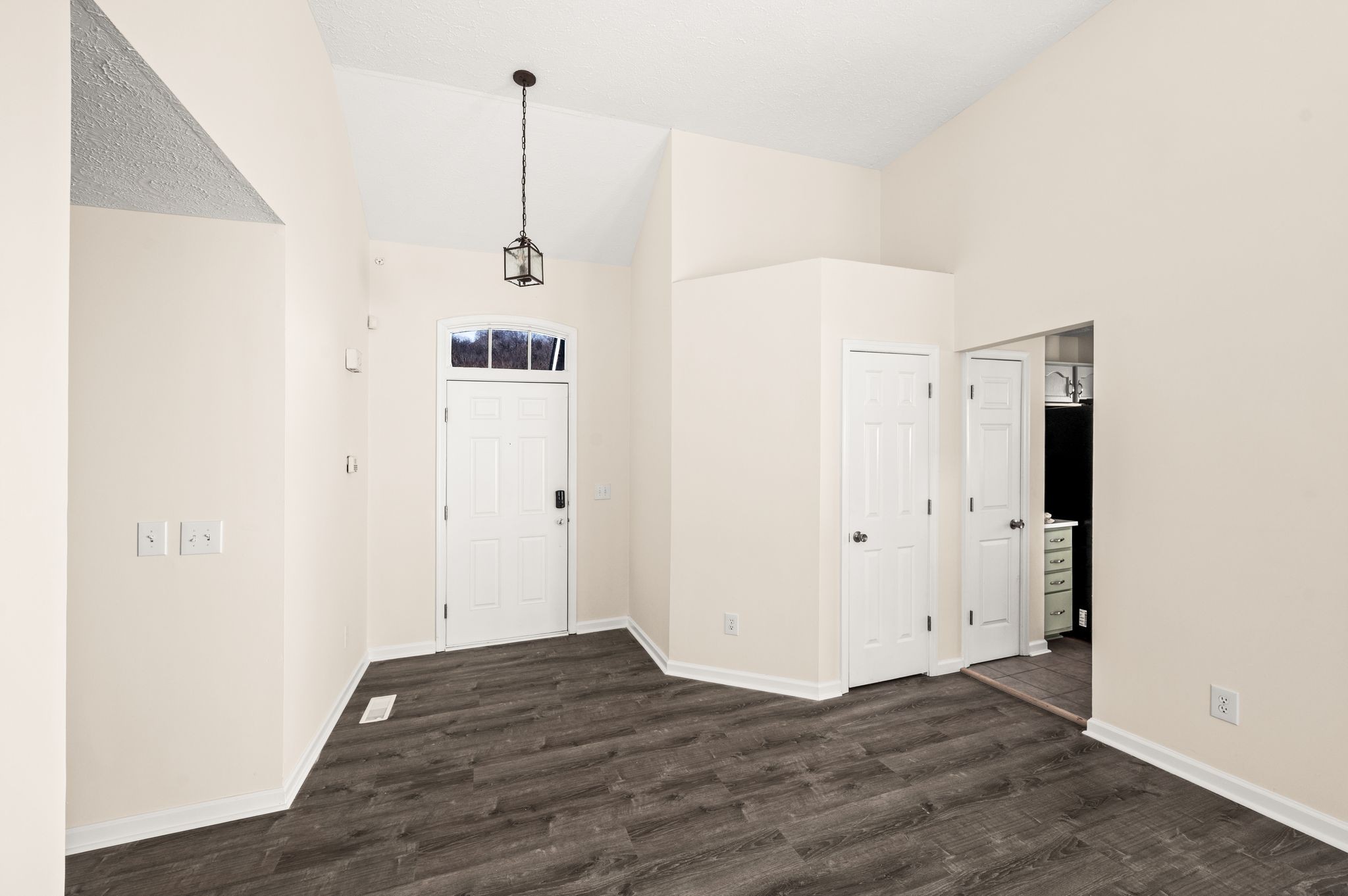 1304 W Running Brook Rd