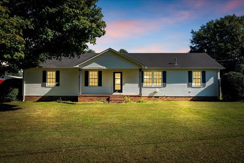 145 Hawkins Dr Smithville TN 37166