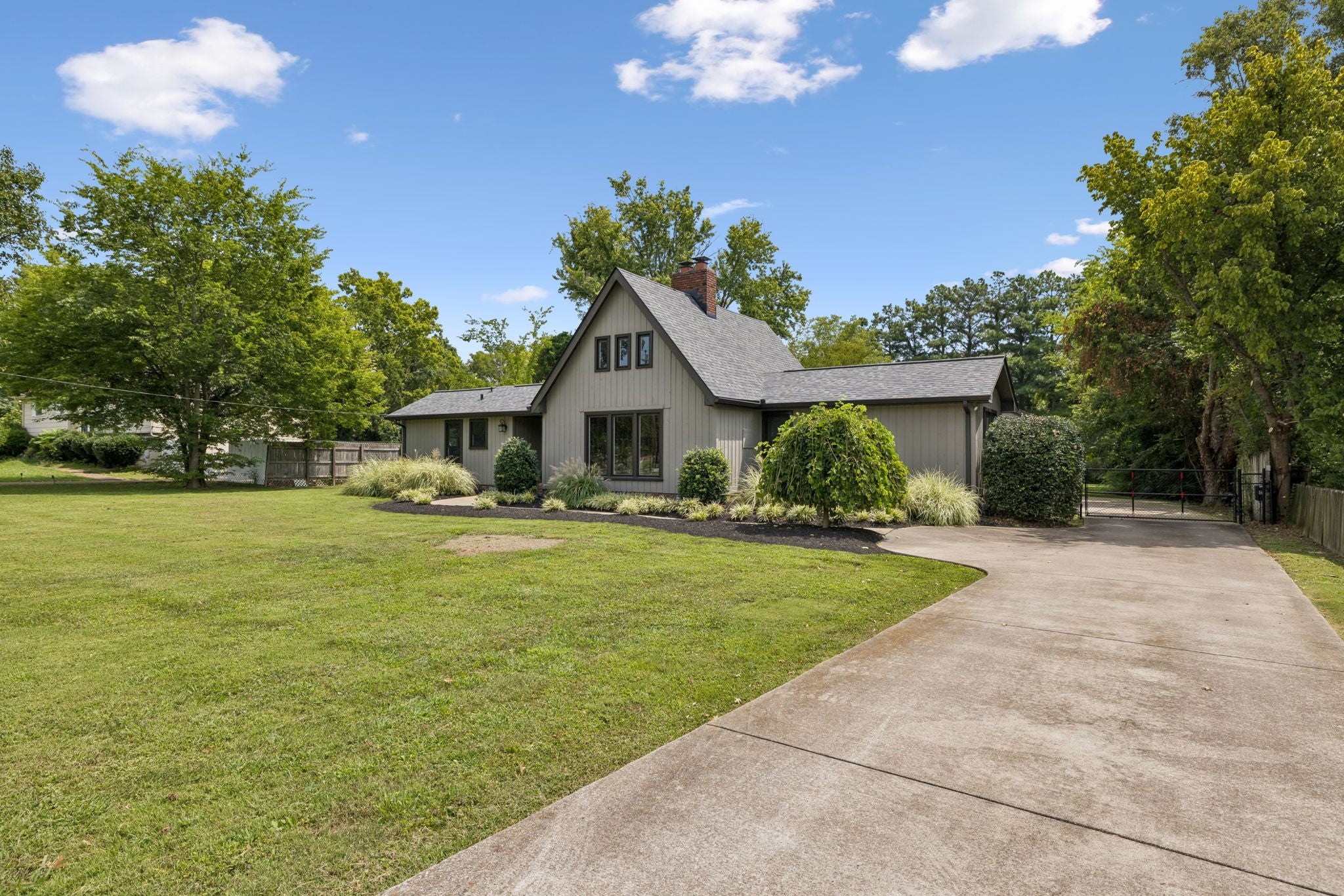 1218 General Macarthur Dr