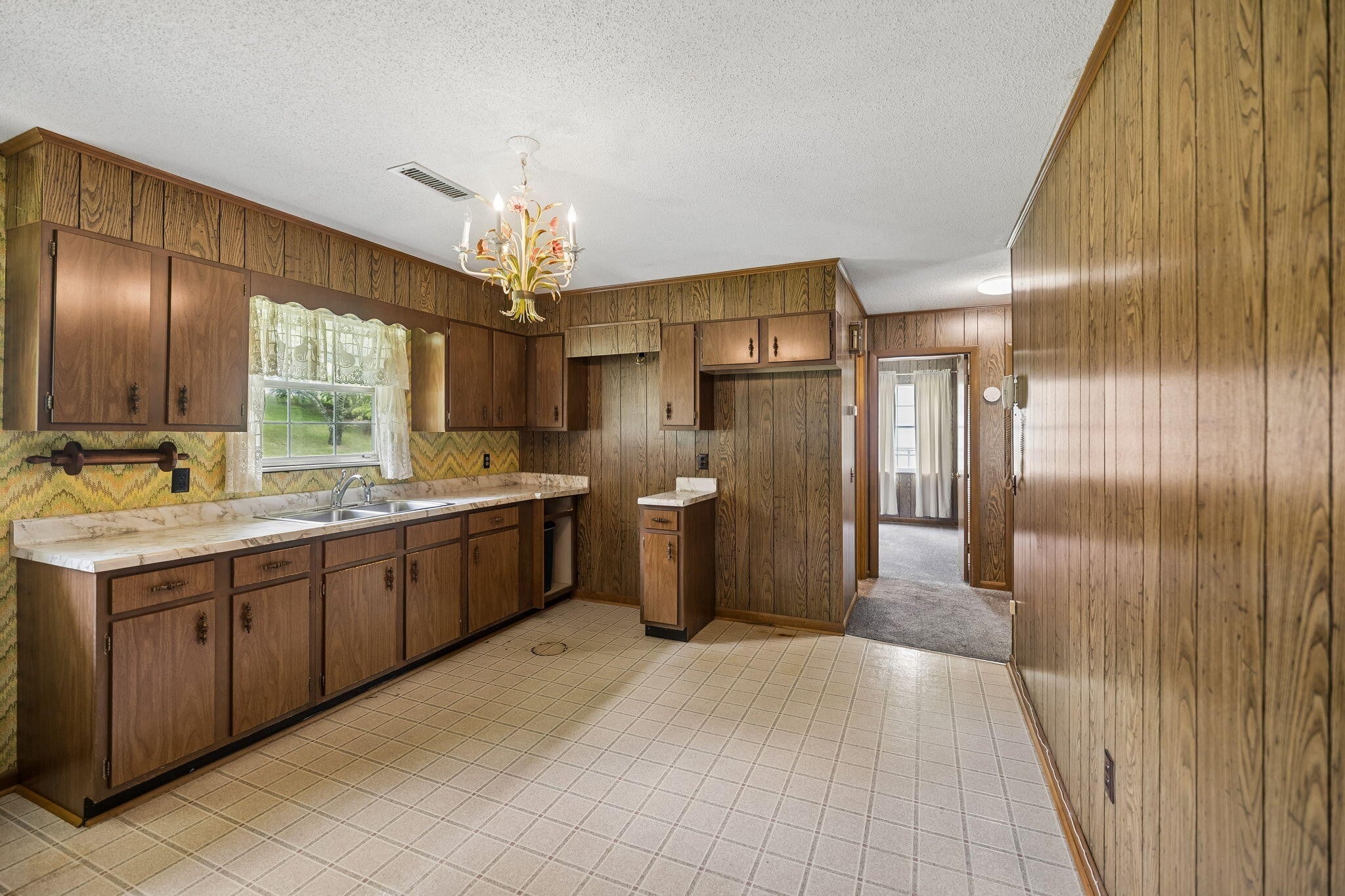521 E Sunset Drive