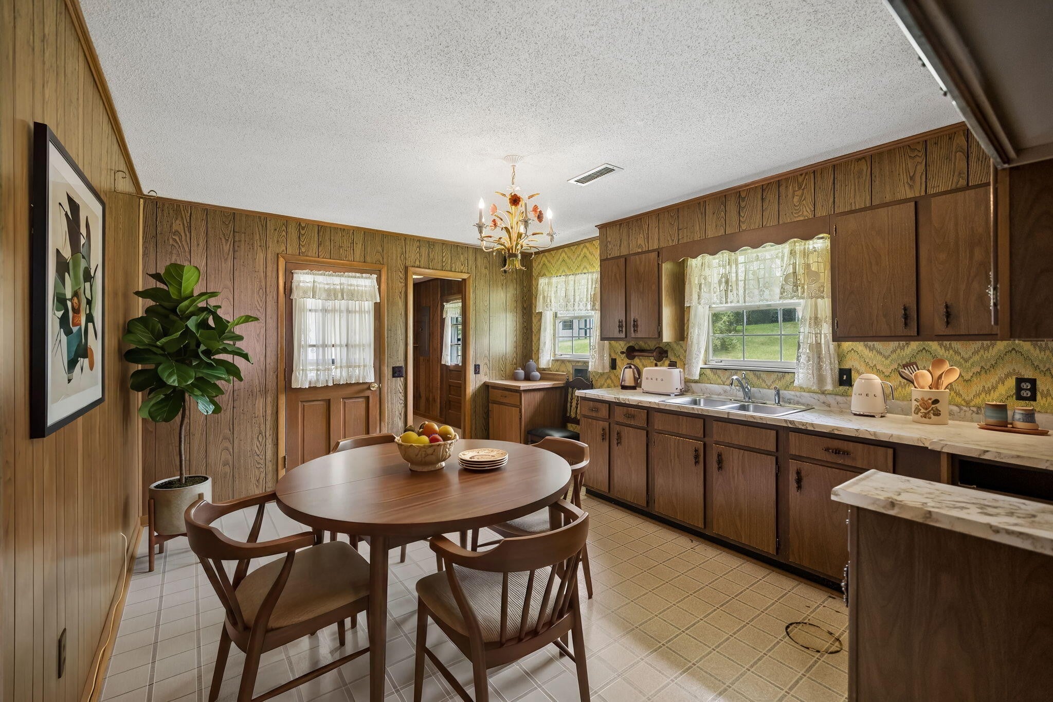521 E Sunset Drive