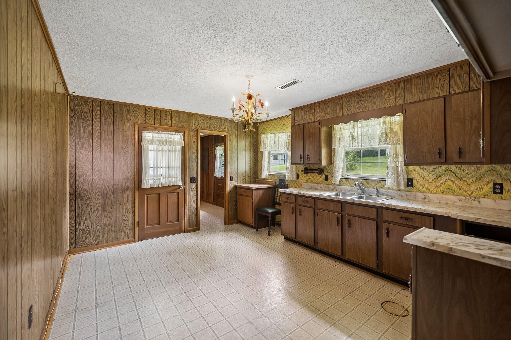 521 E Sunset Drive