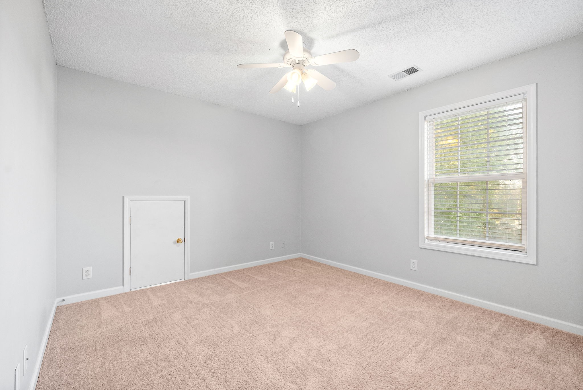 Clarksville, Tennessee 37042, United States, 3 Bedrooms Bedrooms, ,3 BathroomsBathrooms,Residential,Active,109085