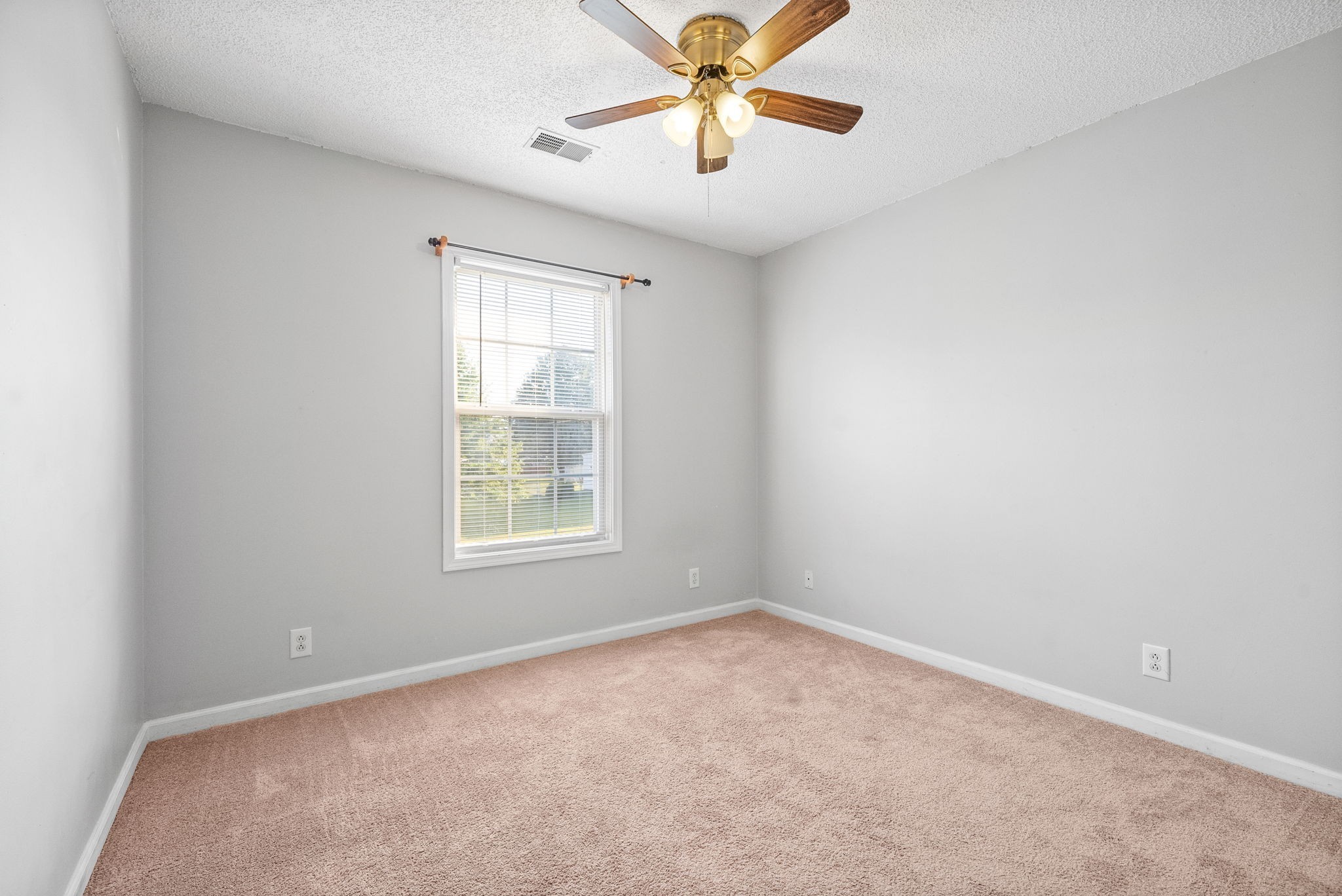 Clarksville, Tennessee 37042, United States, 3 Bedrooms Bedrooms, ,3 BathroomsBathrooms,Residential,Active,109085