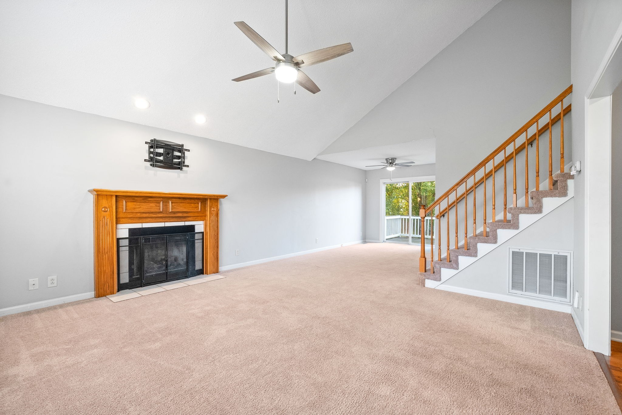 Clarksville, Tennessee 37042, United States, 3 Bedrooms Bedrooms, ,3 BathroomsBathrooms,Residential,Active,109085