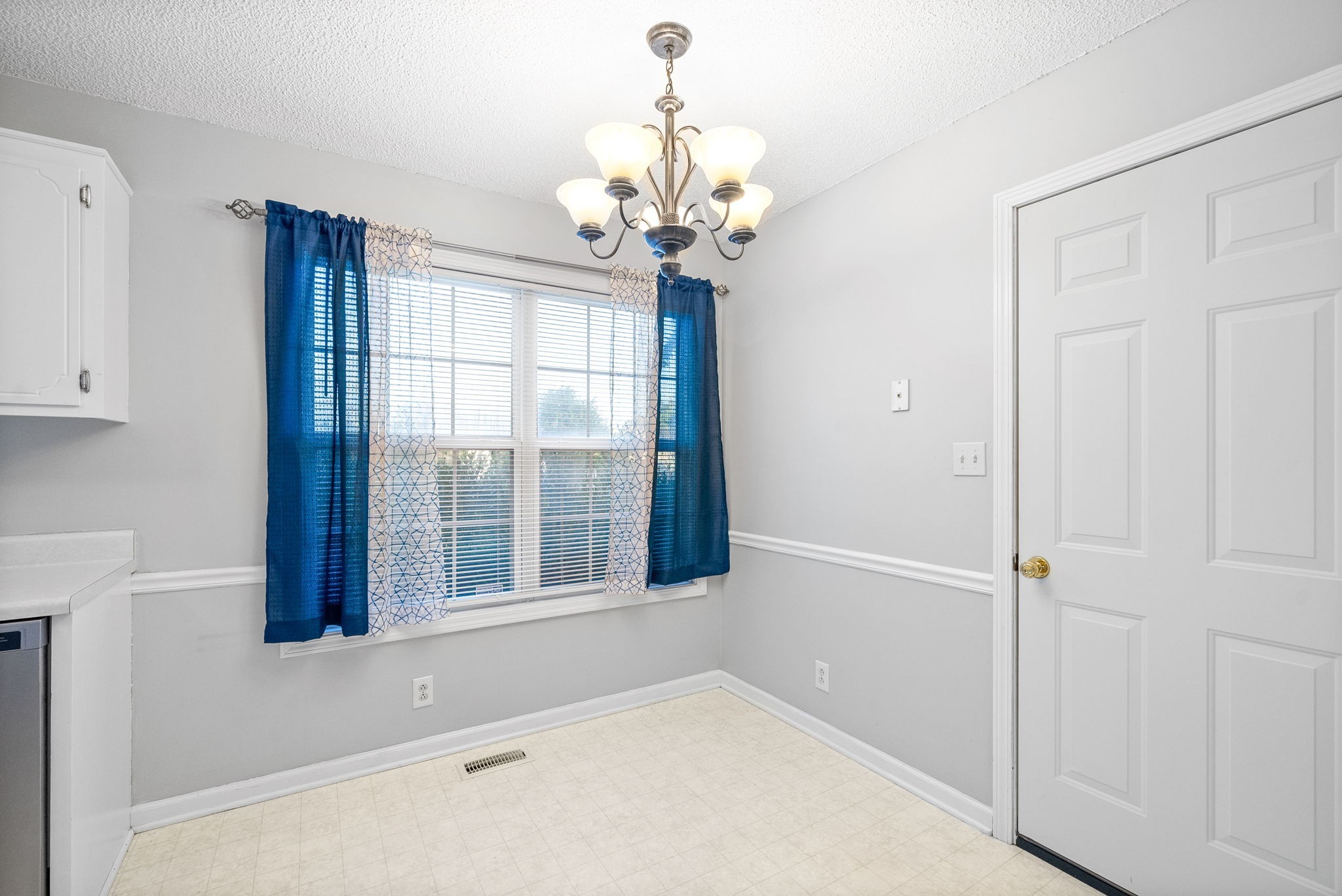 Clarksville, Tennessee 37042, United States, 3 Bedrooms Bedrooms, ,3 BathroomsBathrooms,Residential,Active,109085