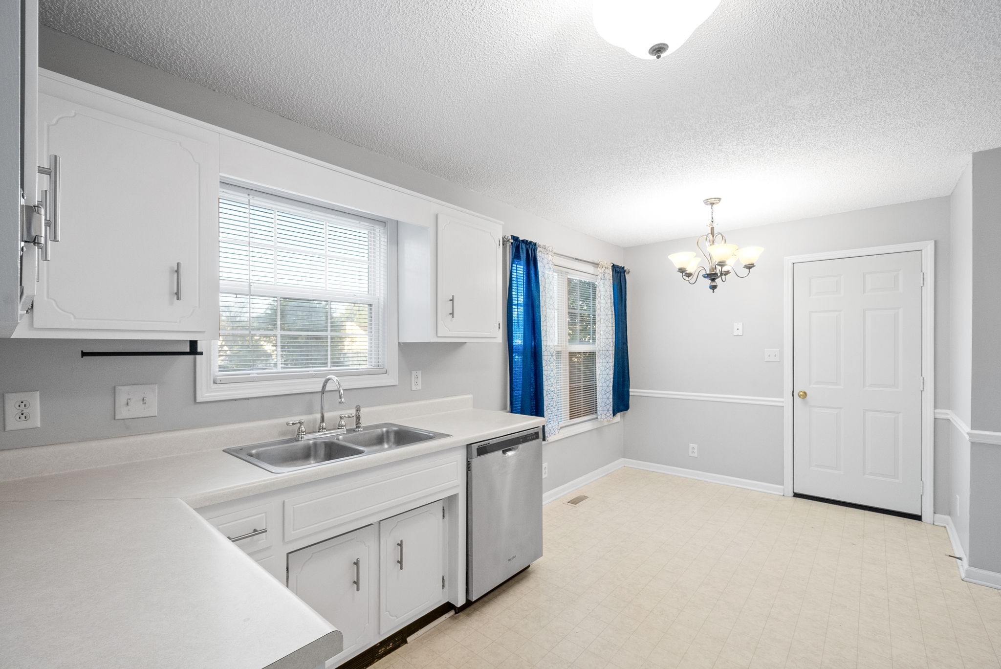 Clarksville, Tennessee 37042, United States, 3 Bedrooms Bedrooms, ,3 BathroomsBathrooms,Residential,Active,109085