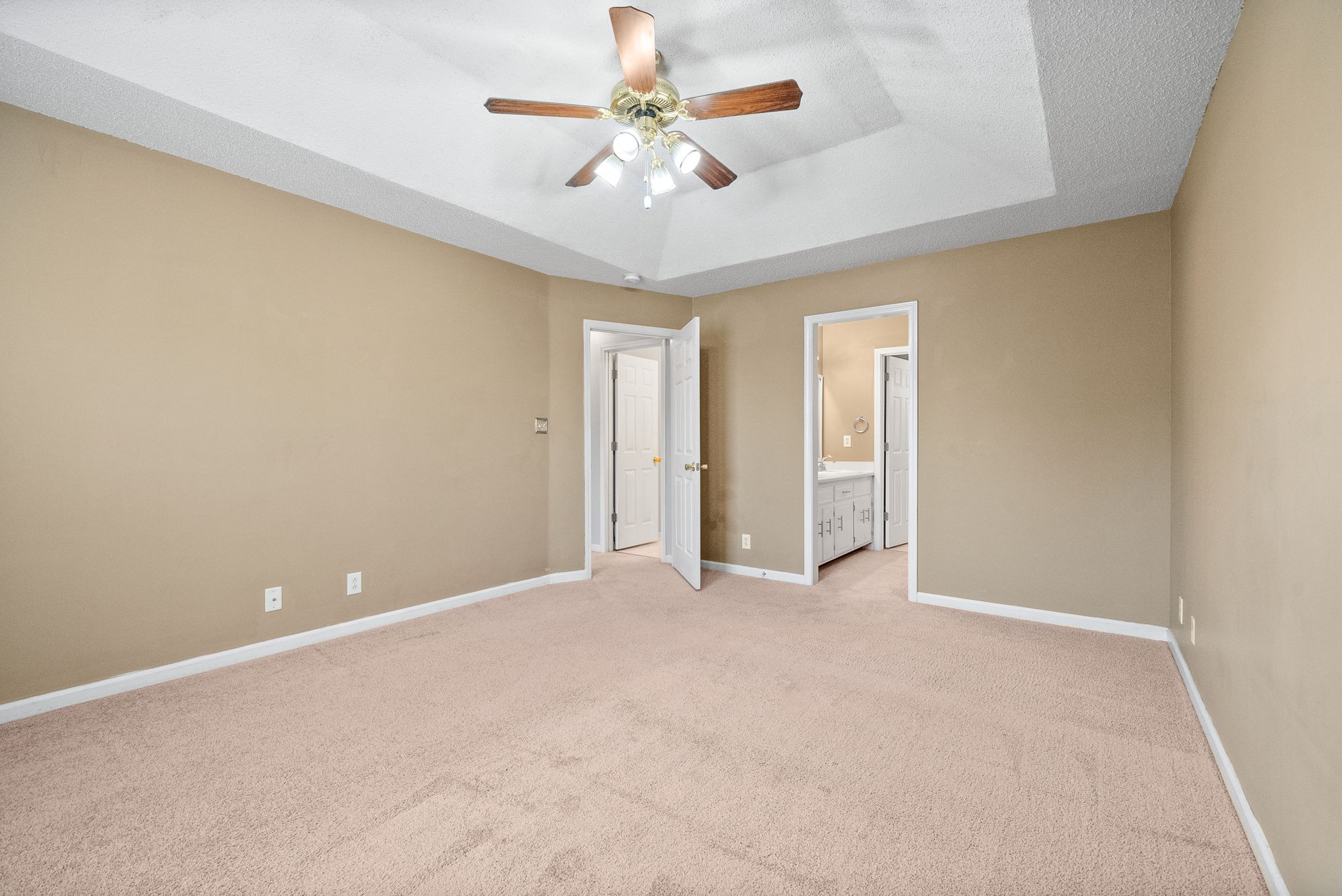 Clarksville, Tennessee 37042, United States, 3 Bedrooms Bedrooms, ,3 BathroomsBathrooms,Residential,Active,109085