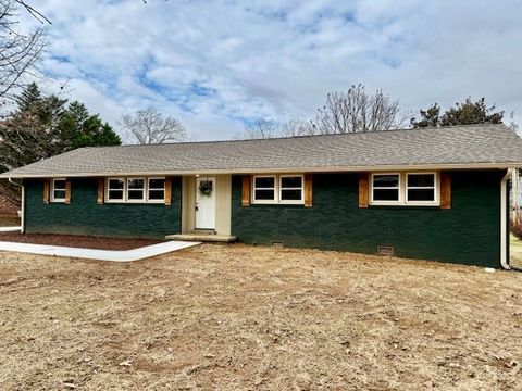 402 Edgewood Dr Tullahoma TN 37388