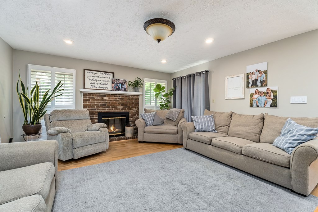755 Fireside Dr