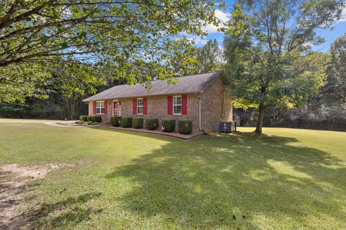 609 Shades Crest Dr
