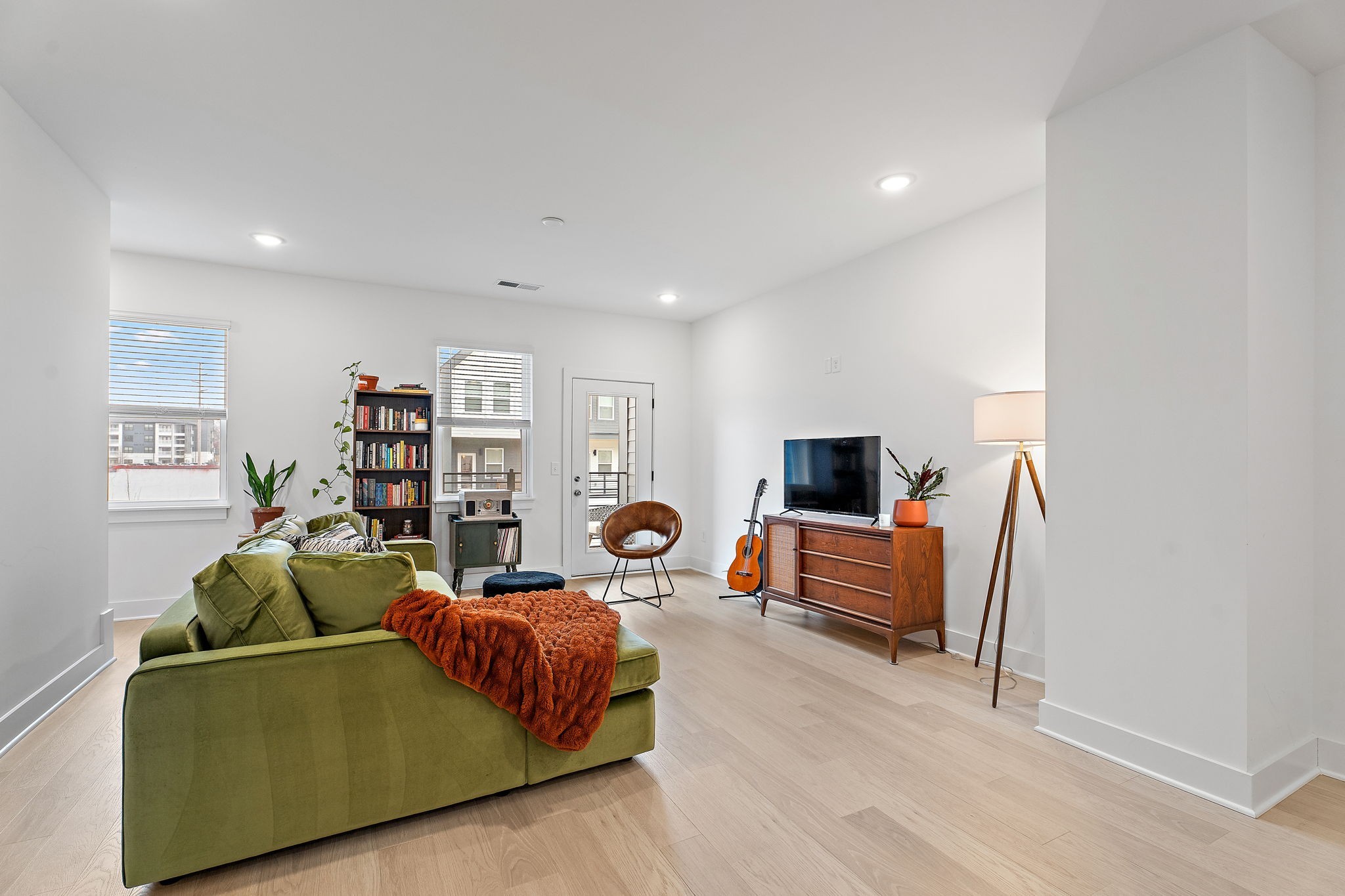 550 Markham St 48