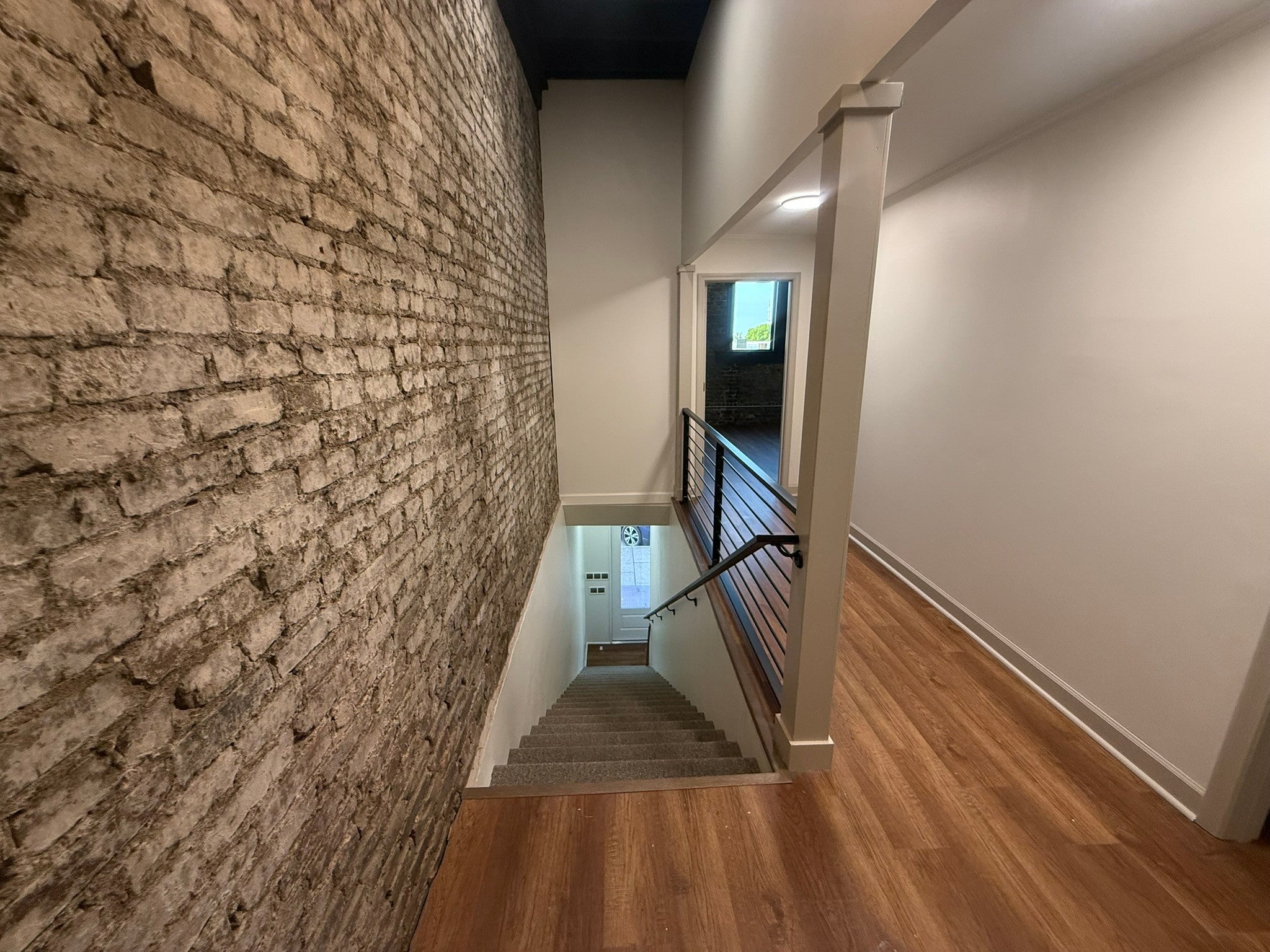 216 Main St W