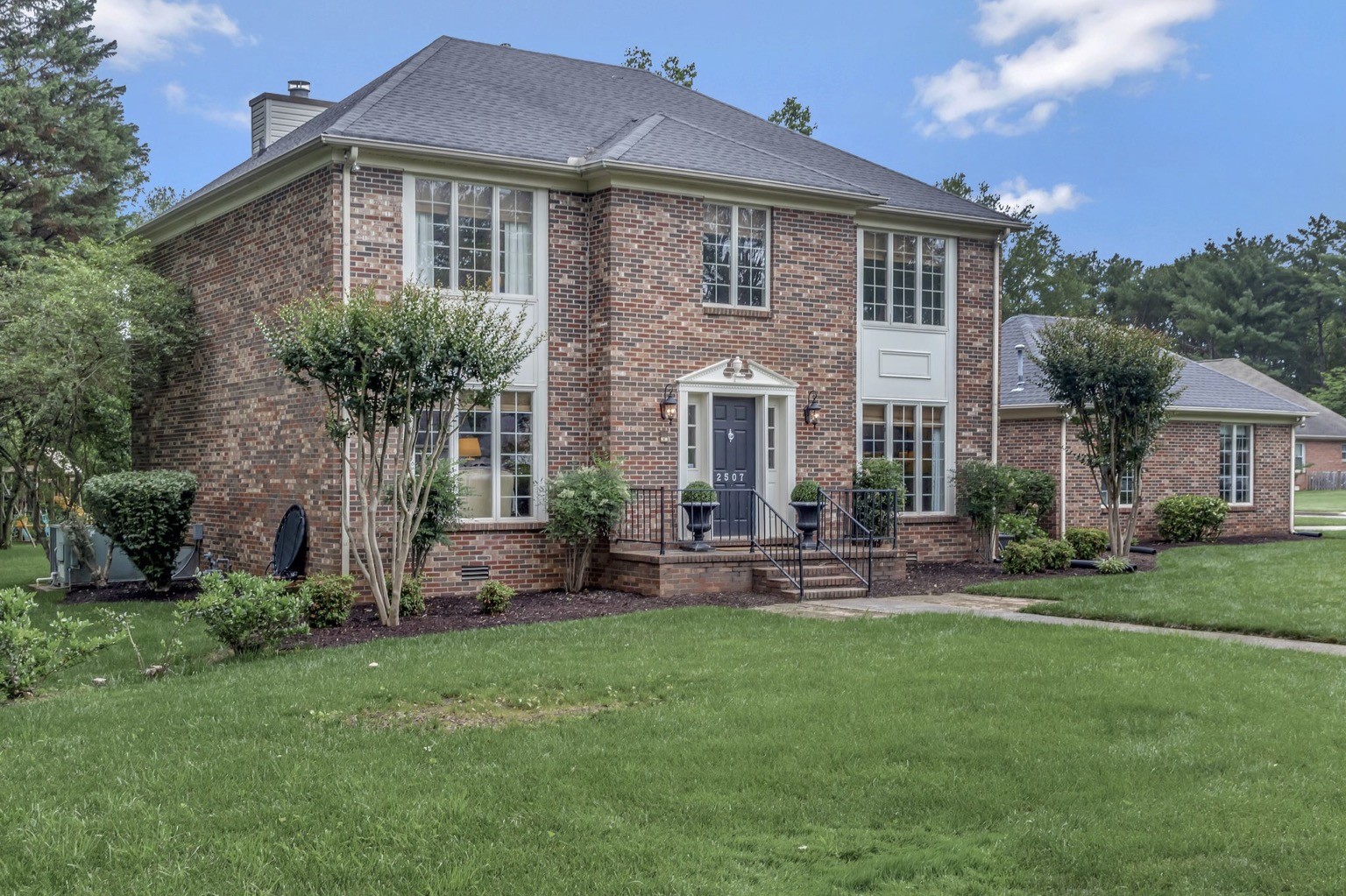 2507 Montclair Ave