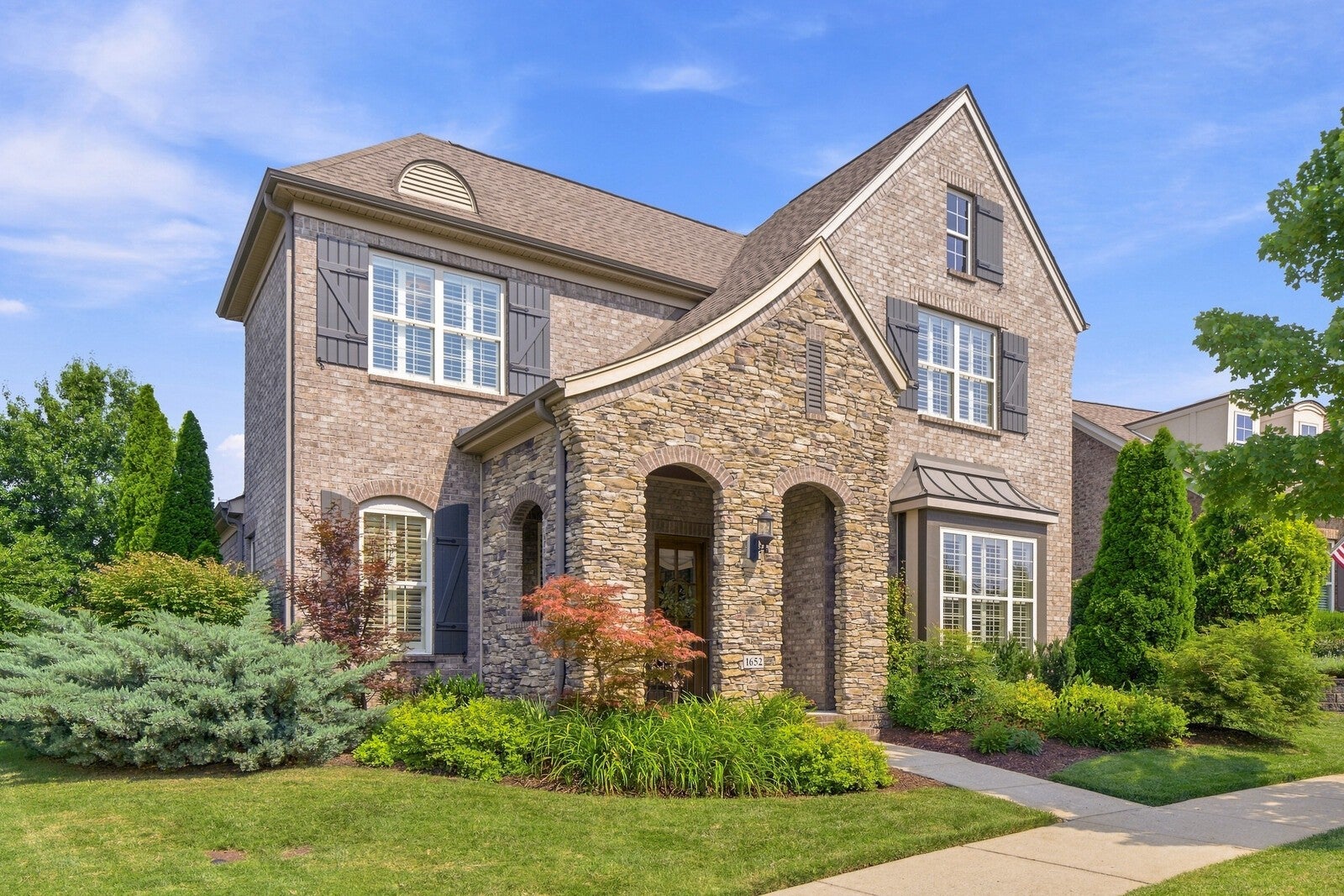 1652 Noah Ln