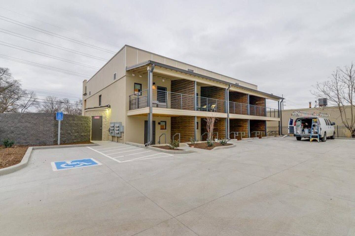2507 Clifton Ave 102