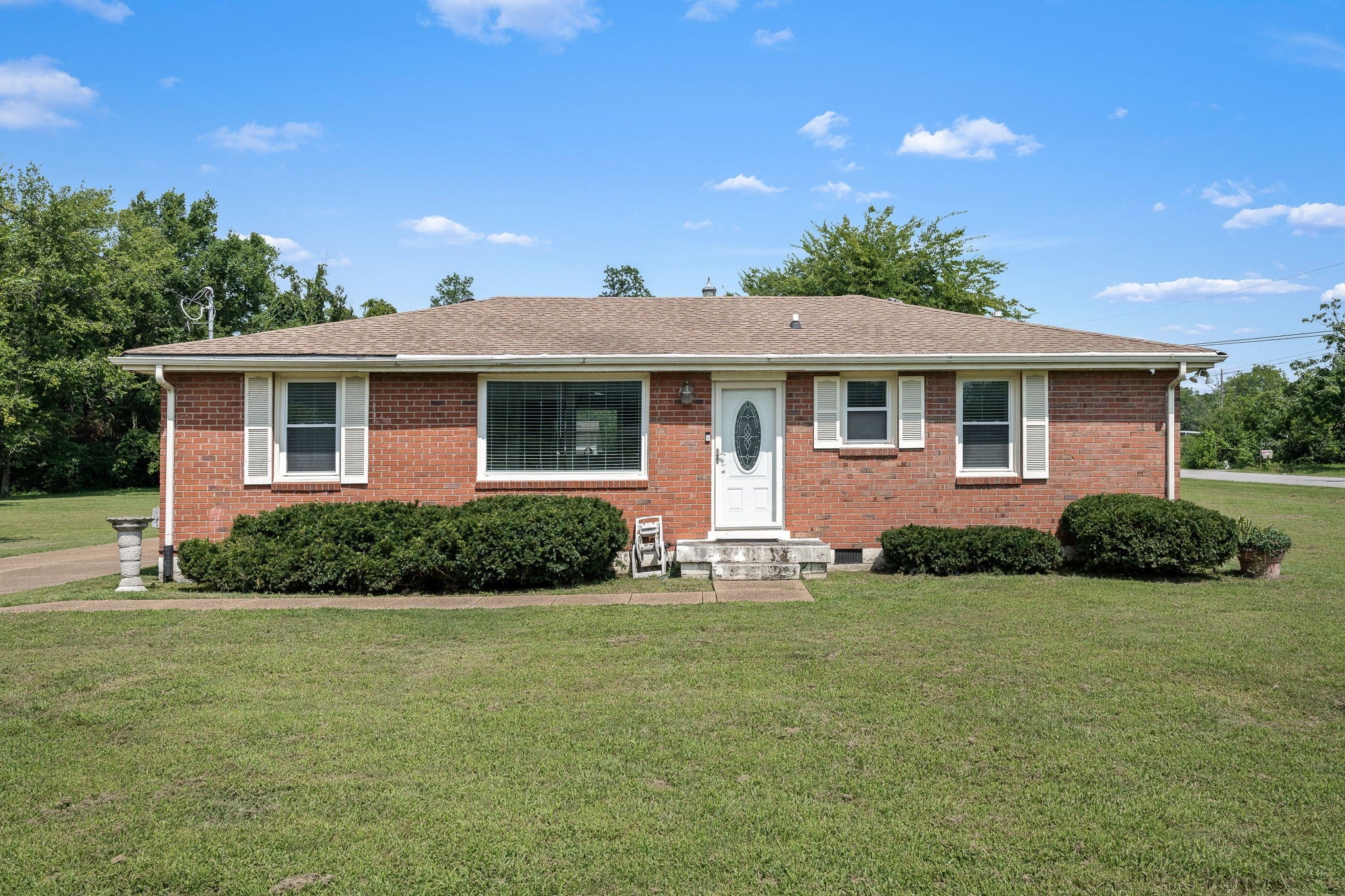 2.0-bed rental at 3308 W Hamilton Ave