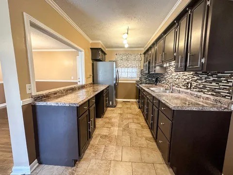 340 Foxglove Dr