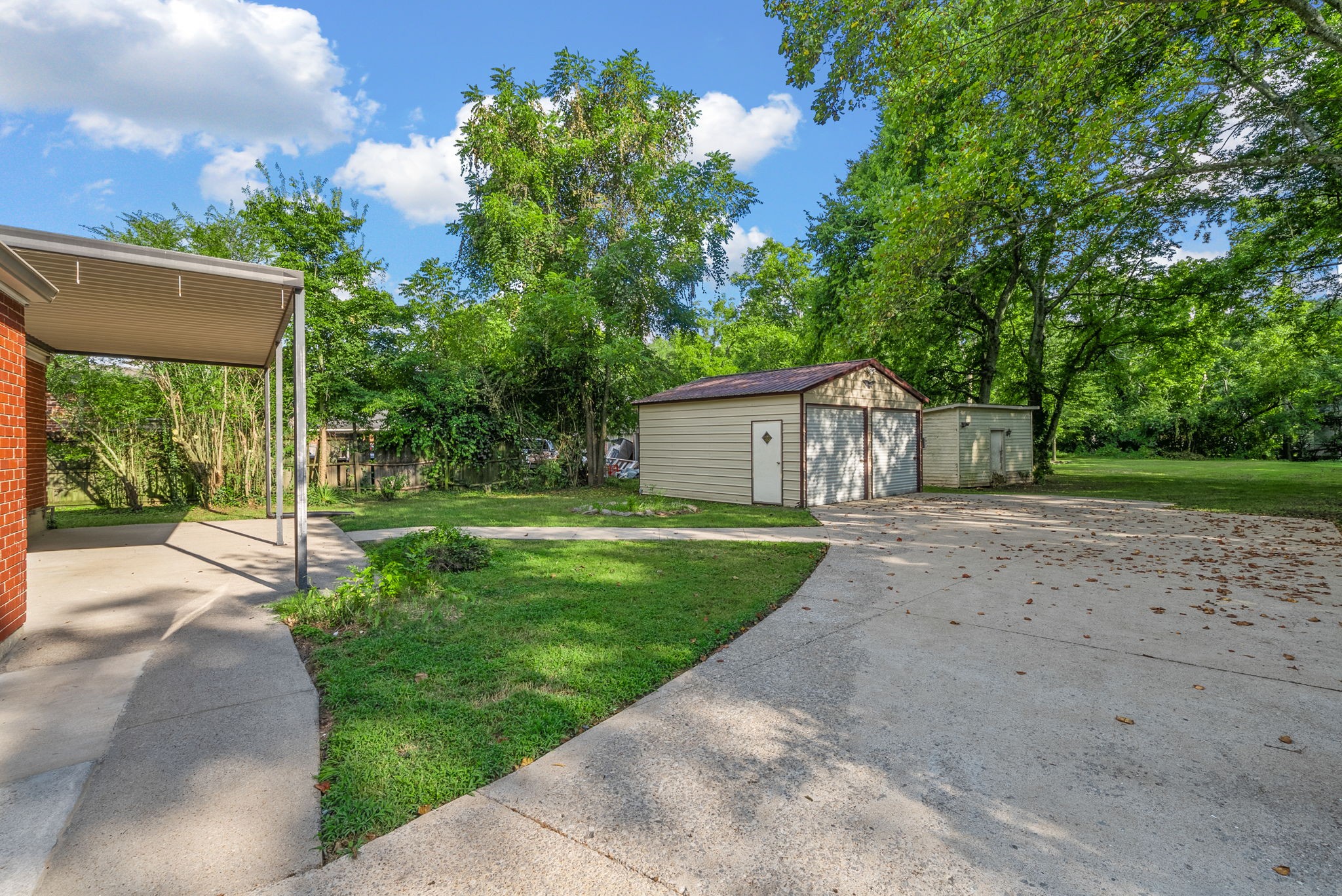 907 Westchester Drive