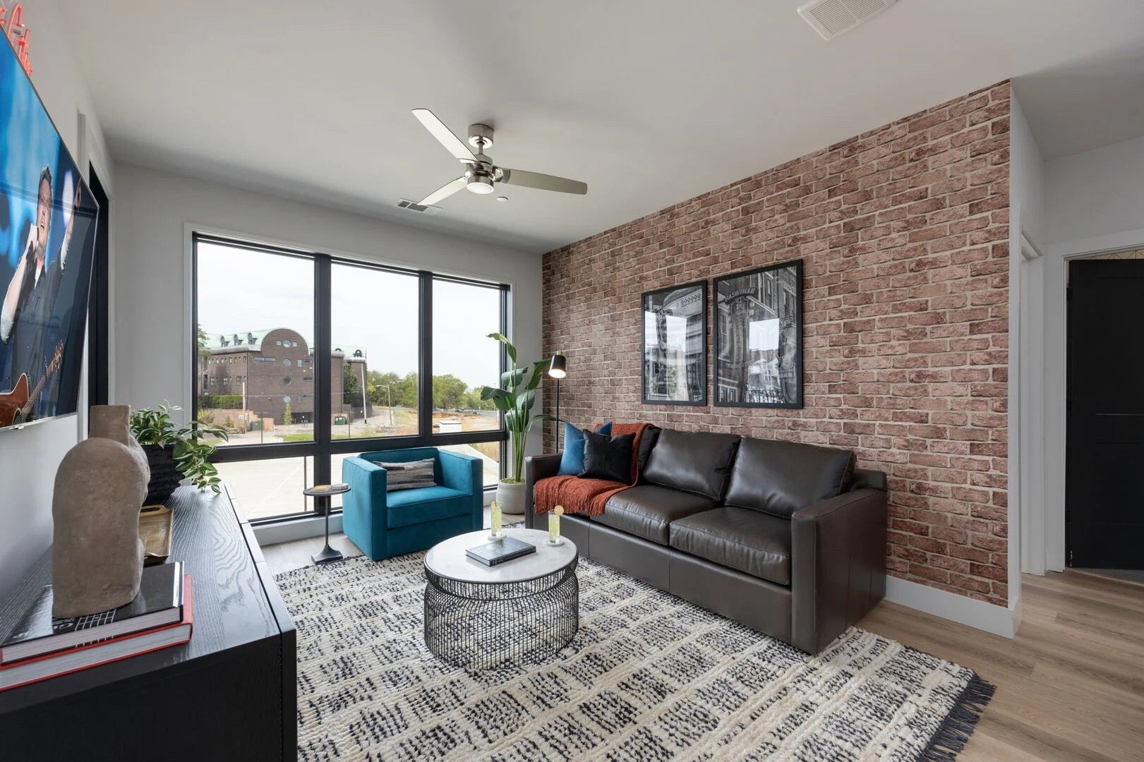 2.0-bed rental at 303 31st Ave N 504
