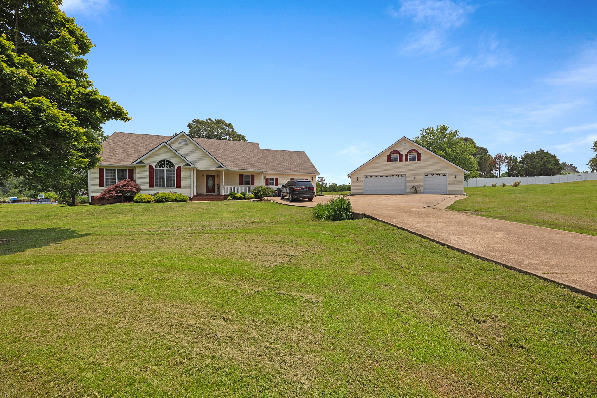 112 Stillwater Dr